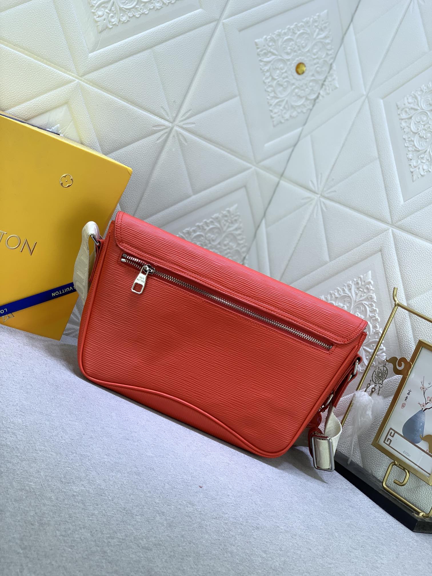 Louis Vuitton M23097 (3) 34 x 19 x 11cm