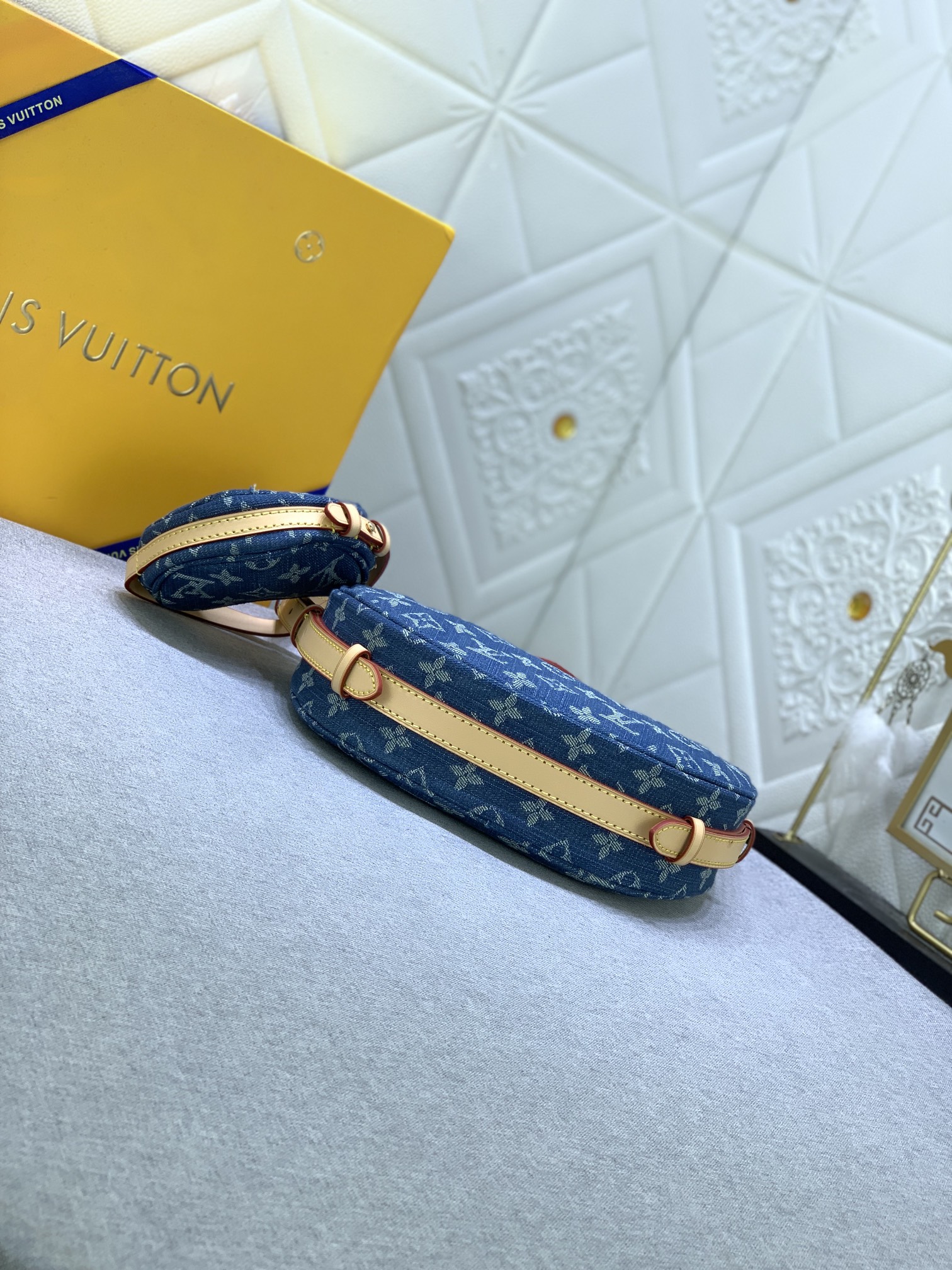 Louis Vuitton monogram M46856 24x15x6cm