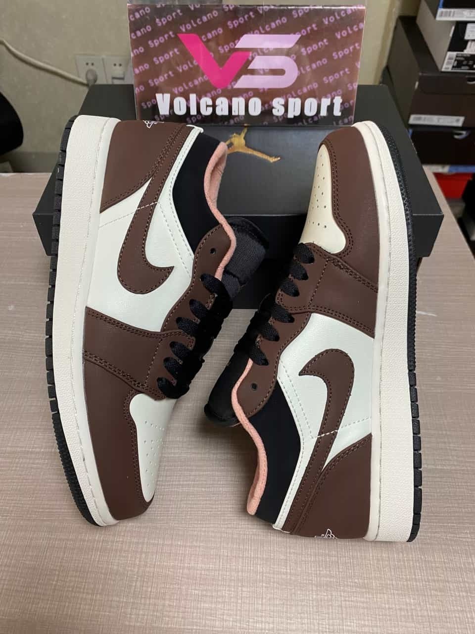 Jordan 1 Low Mocha DM0589-200