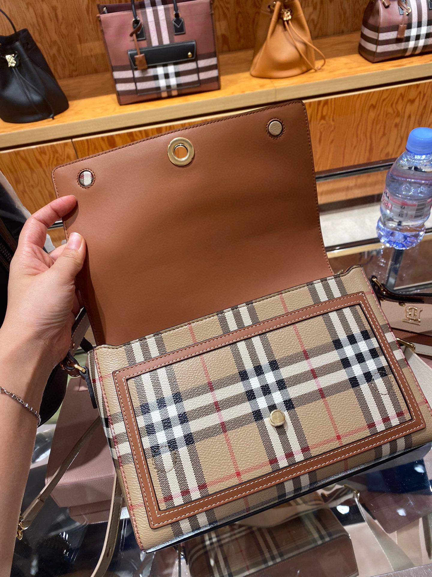 Burberry Note 906163 25 x 8.5 x 18cm
