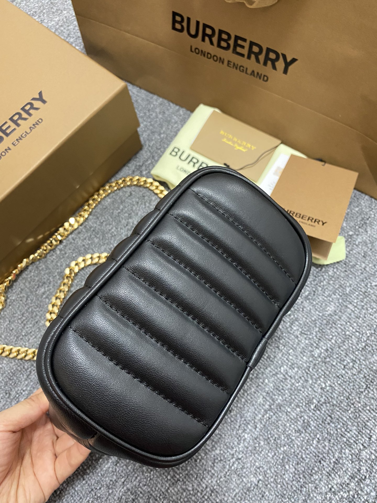 Burberry Lola 287145 20 x 9 x 19.5cm