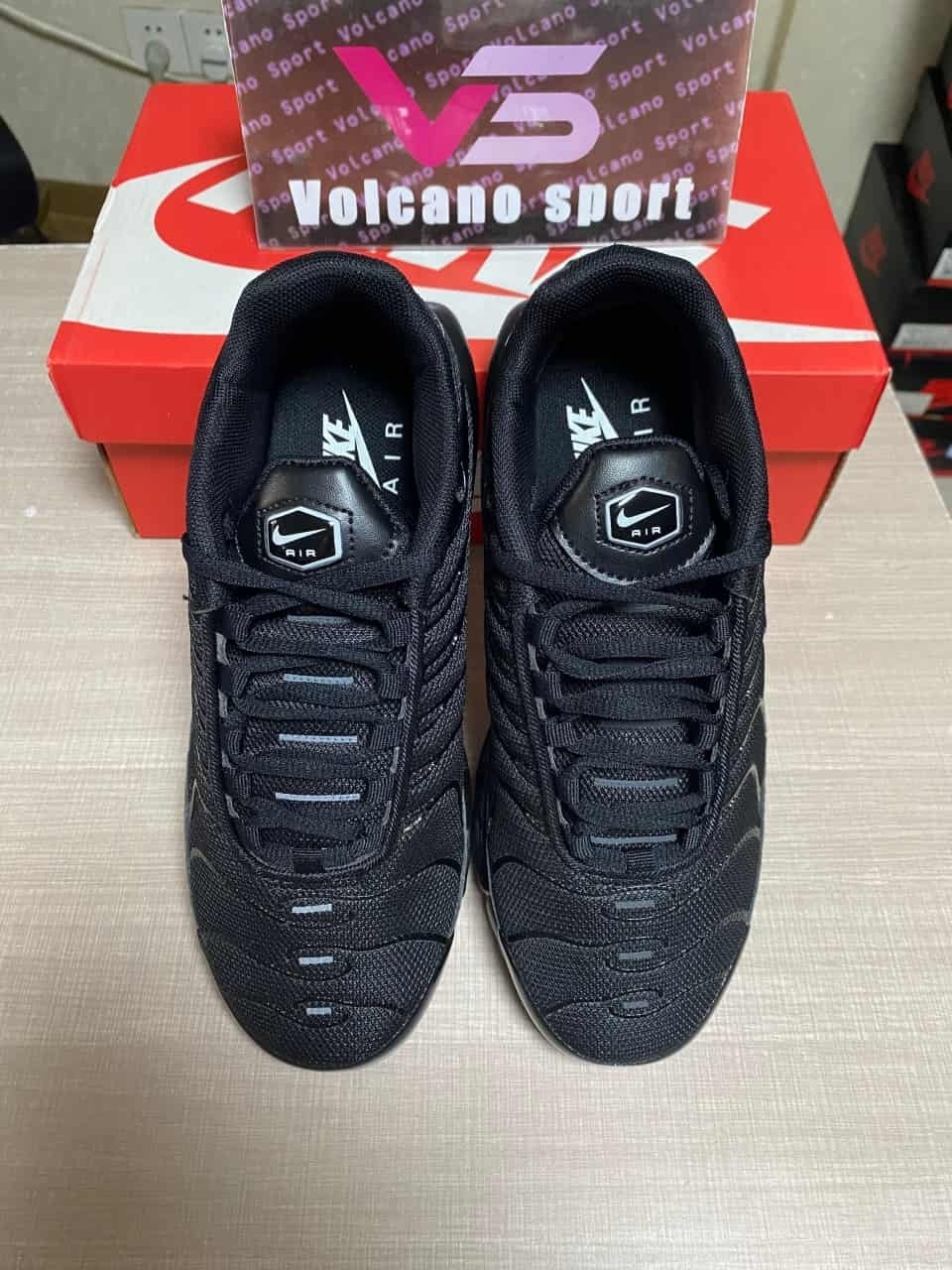 Nike Air Max Plus Triple Black 604133-050
