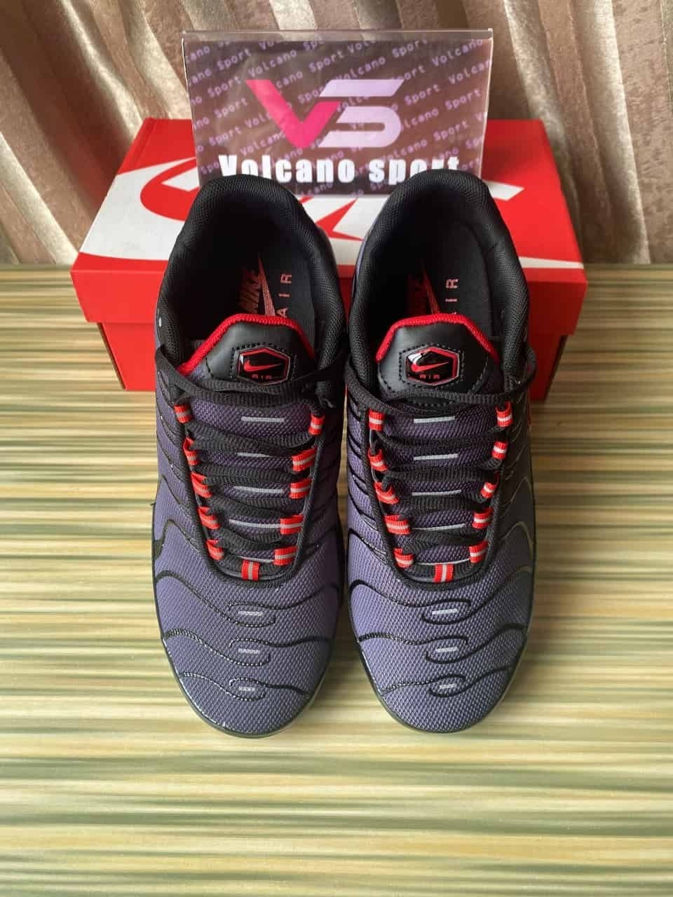 Nike Air Max Plus Black Gradient Red CI2299-001