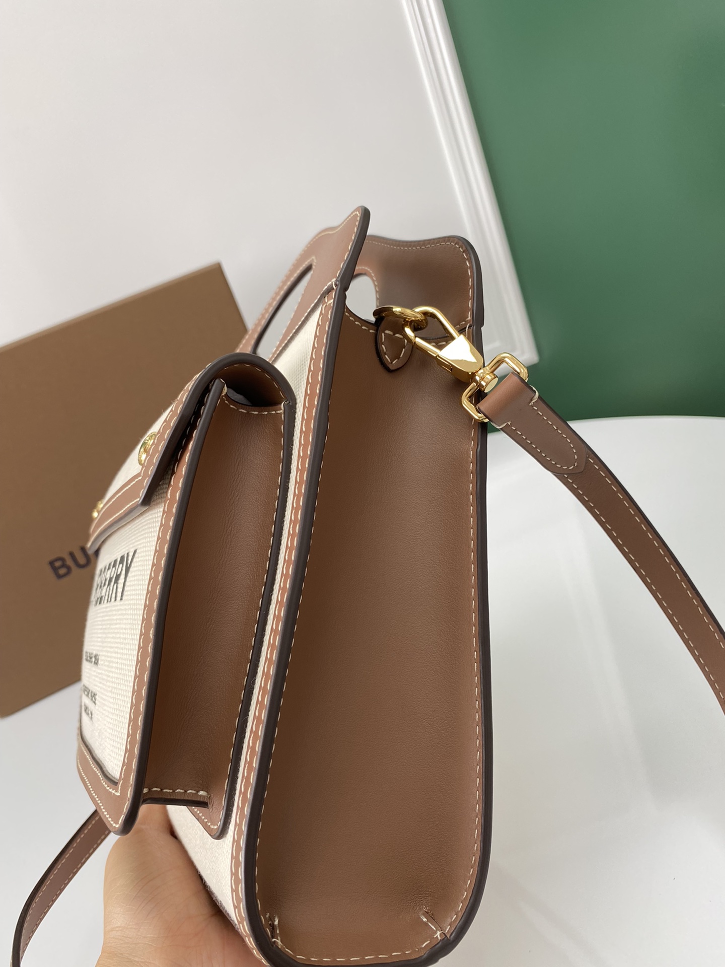 Burberry Horseferry 4776 23 x 6 x 26.5cm