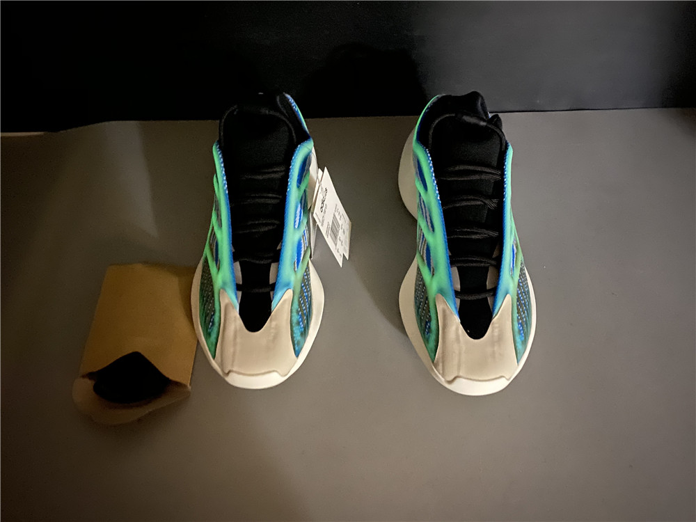 adidas Yeezy 700 V3Arzareth