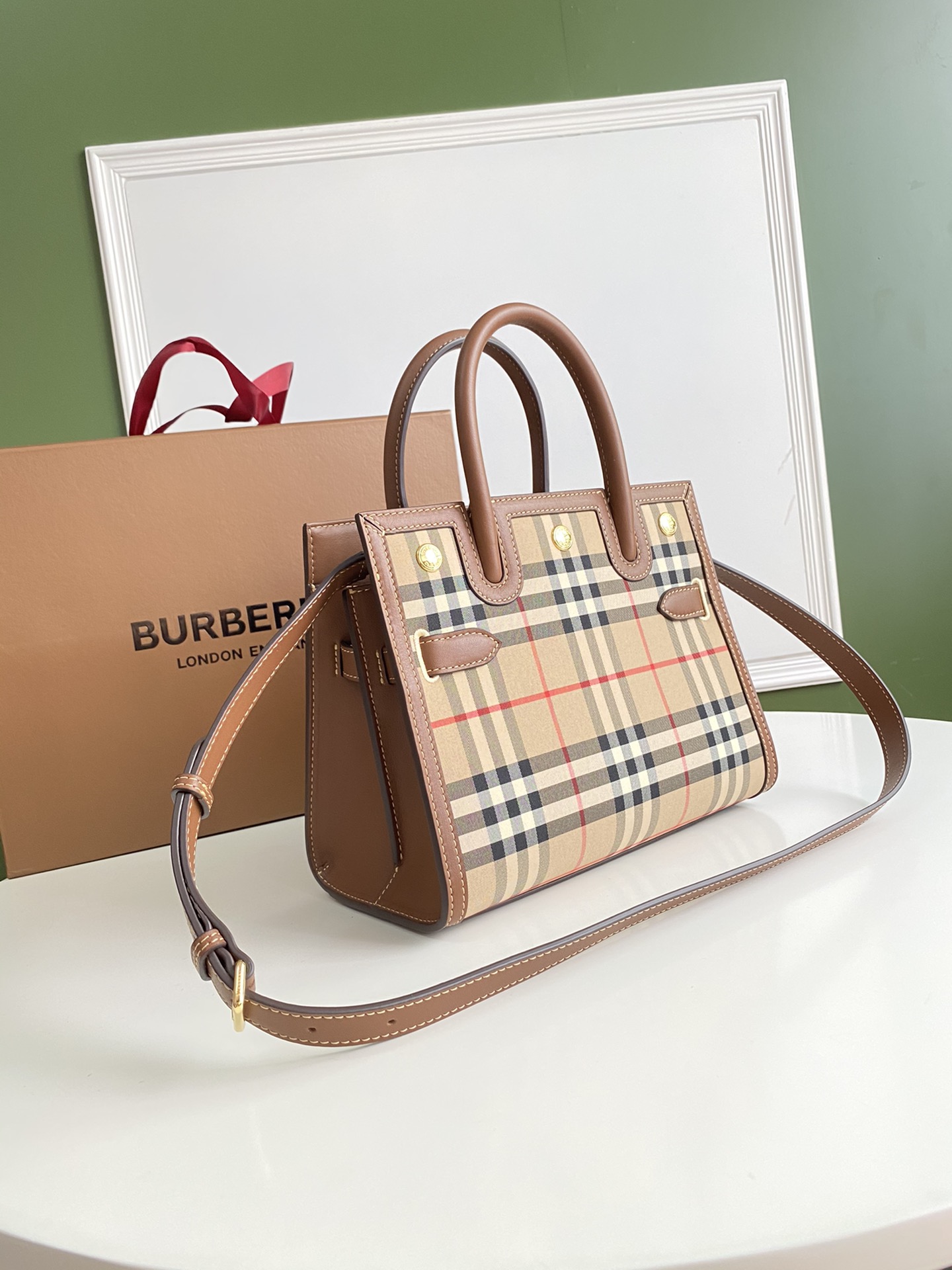 Burberry Title 267170 26 x 13.5 x 20cm