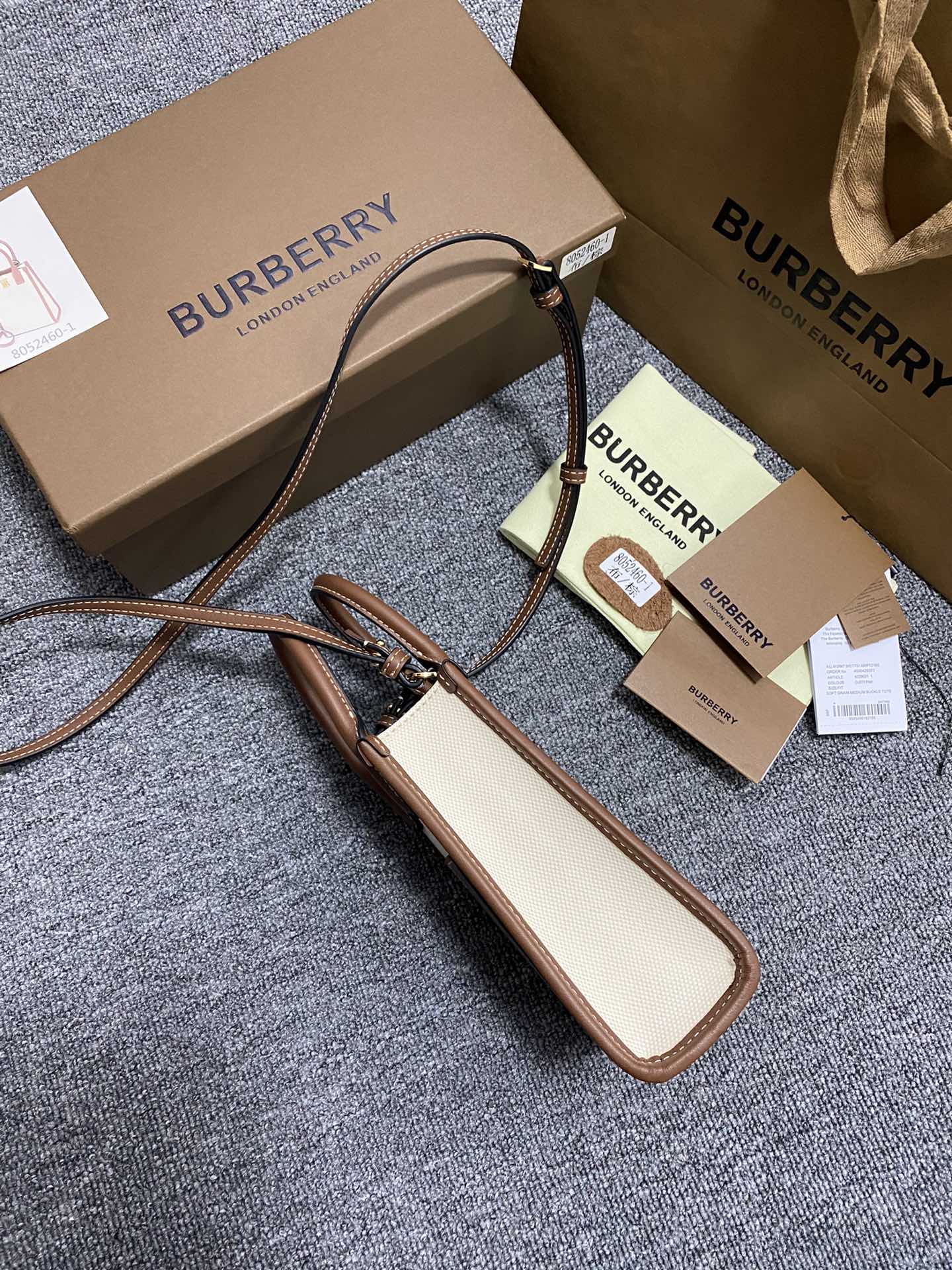 Burberry Frances 460-1460153 (2) 13 x 7.5 x 18cm