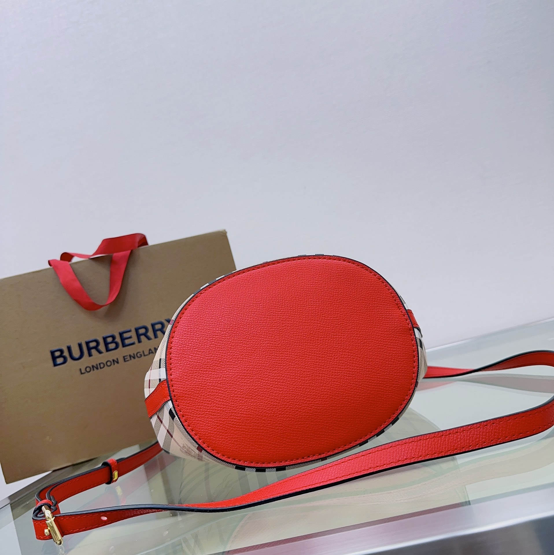 Burberry 158135 (5) 18.5 x 15 x 23.5cm