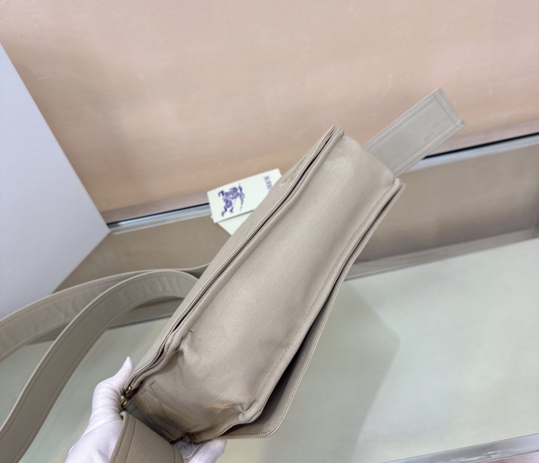 Burberry24 (6) Trench 25 x 8 x 16cm