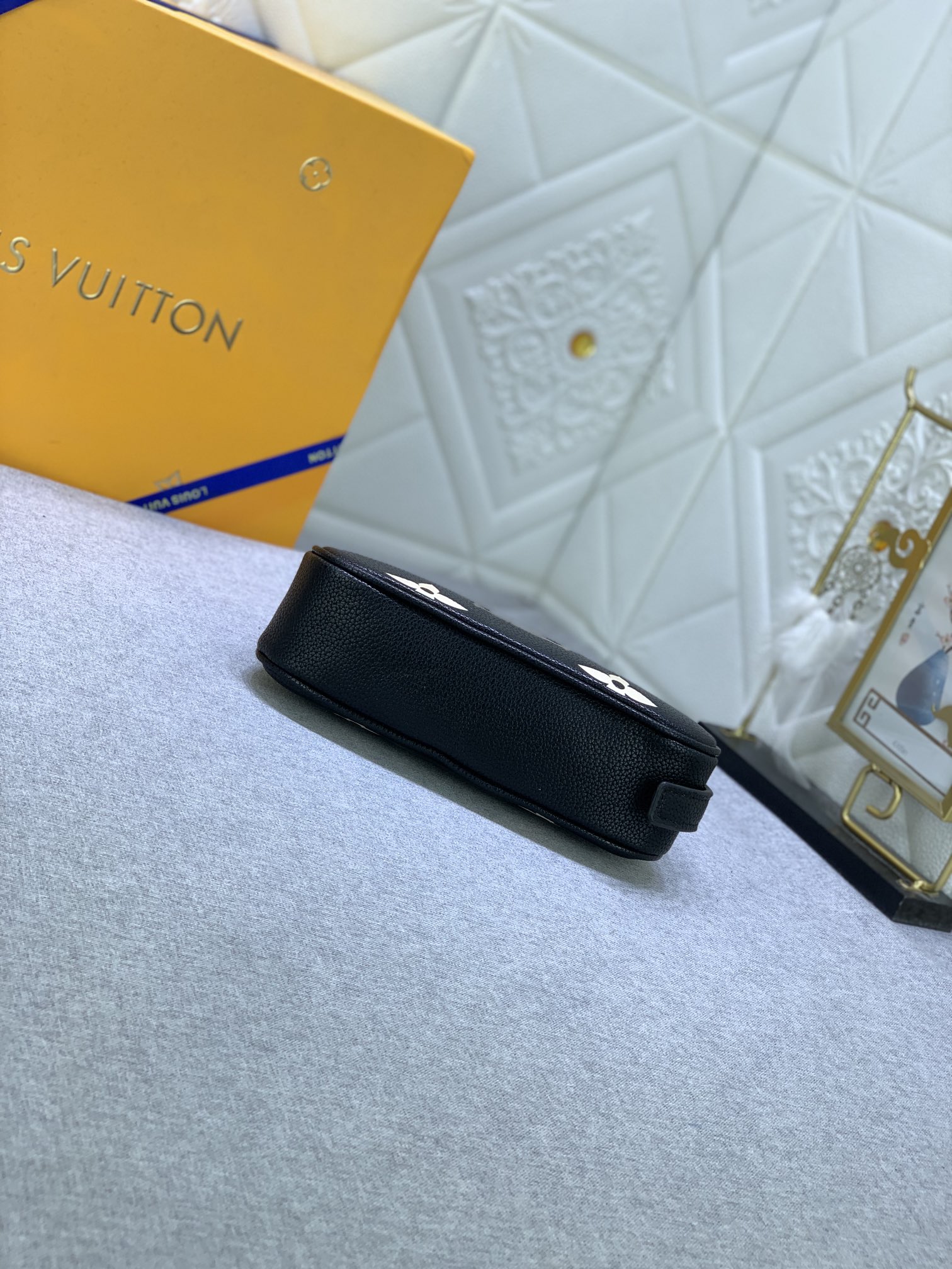 Louis Vuitton Mini Moon M82391 (3) 20.5 x 11.0 x 5.0cm