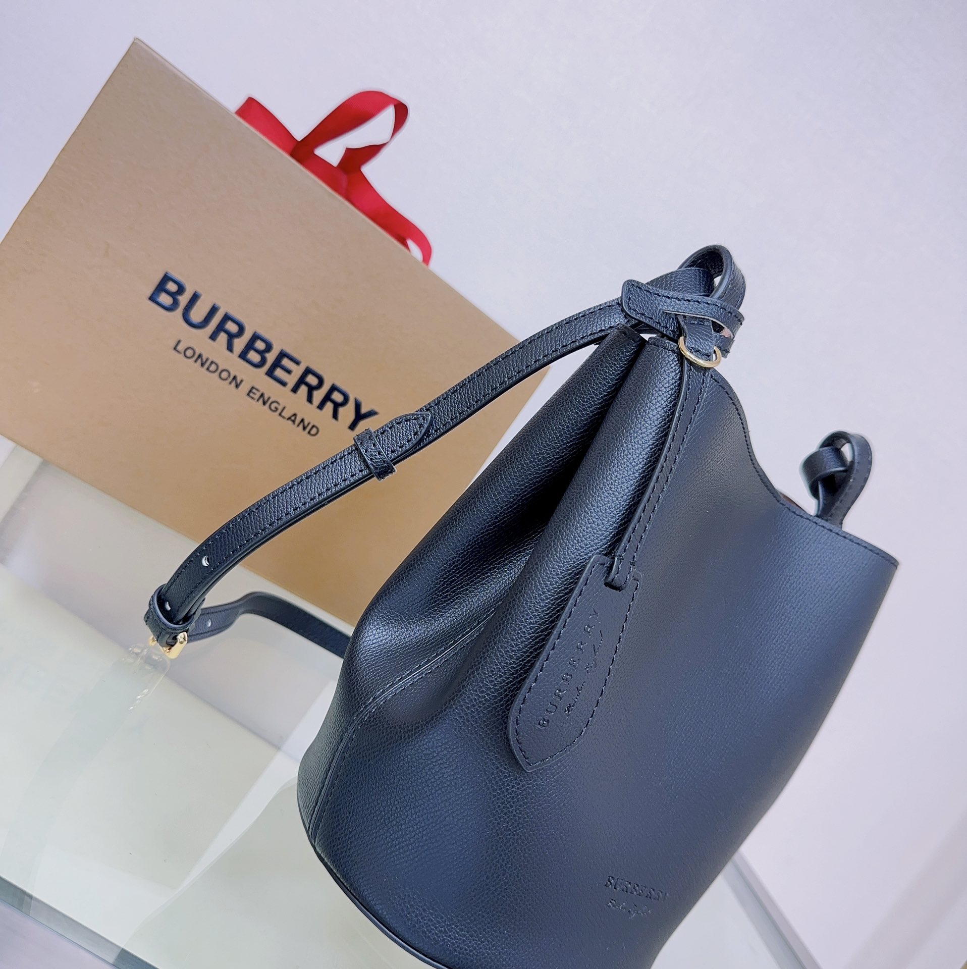 Burberry 158135 (6) 18.5 x 15 x 23.5cm