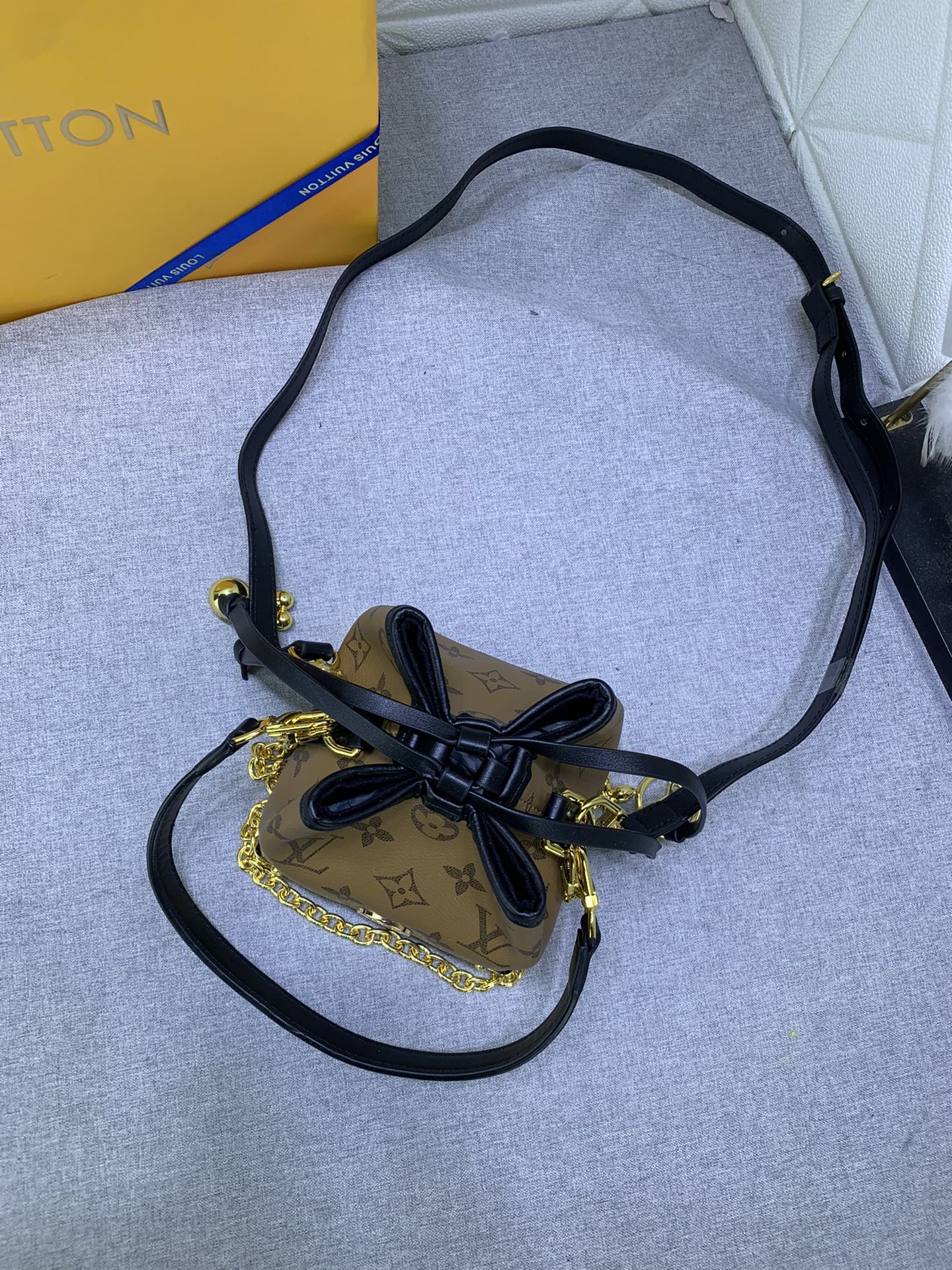 Louis Vuitton Online Only M83227(4) 11.5 x 11.5 x 11.5 cm