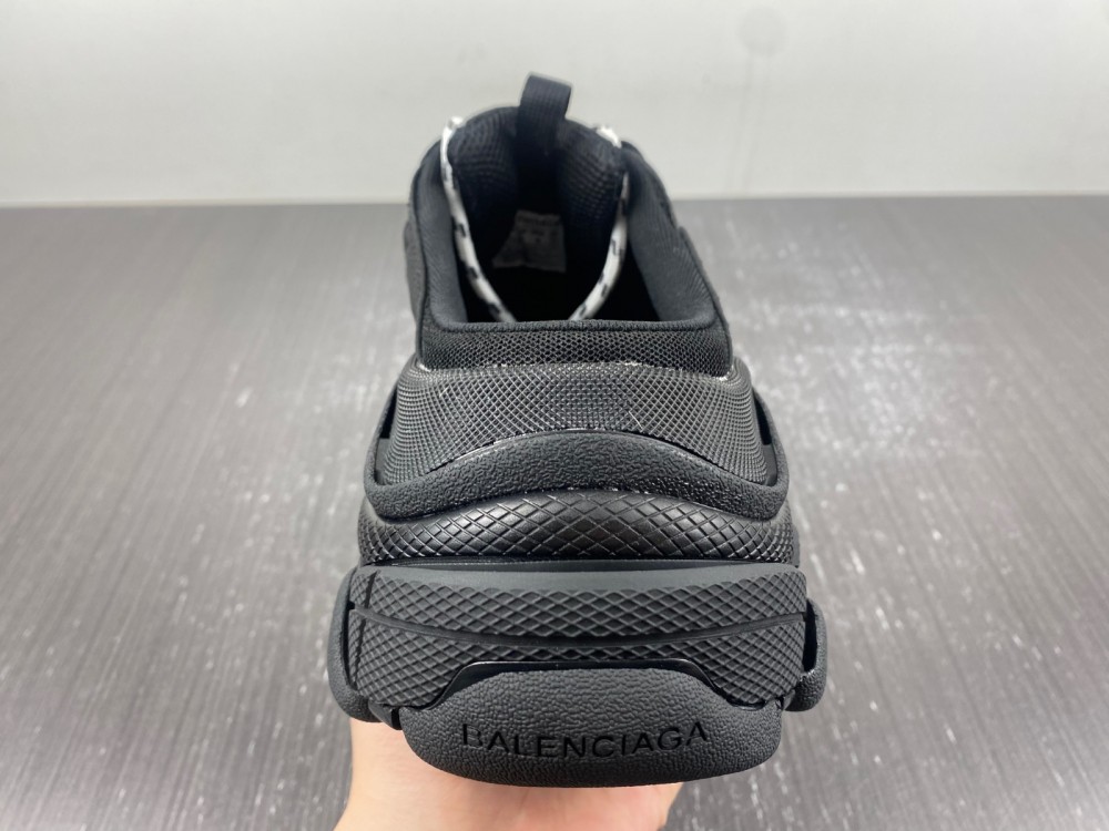 BALENCIAGA TRIPLE 755686 W3SM2 1000