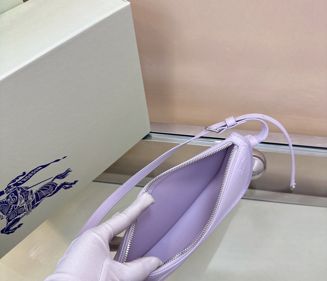 Burberry 580160 (2)  26 x 5.5× 13.5cm