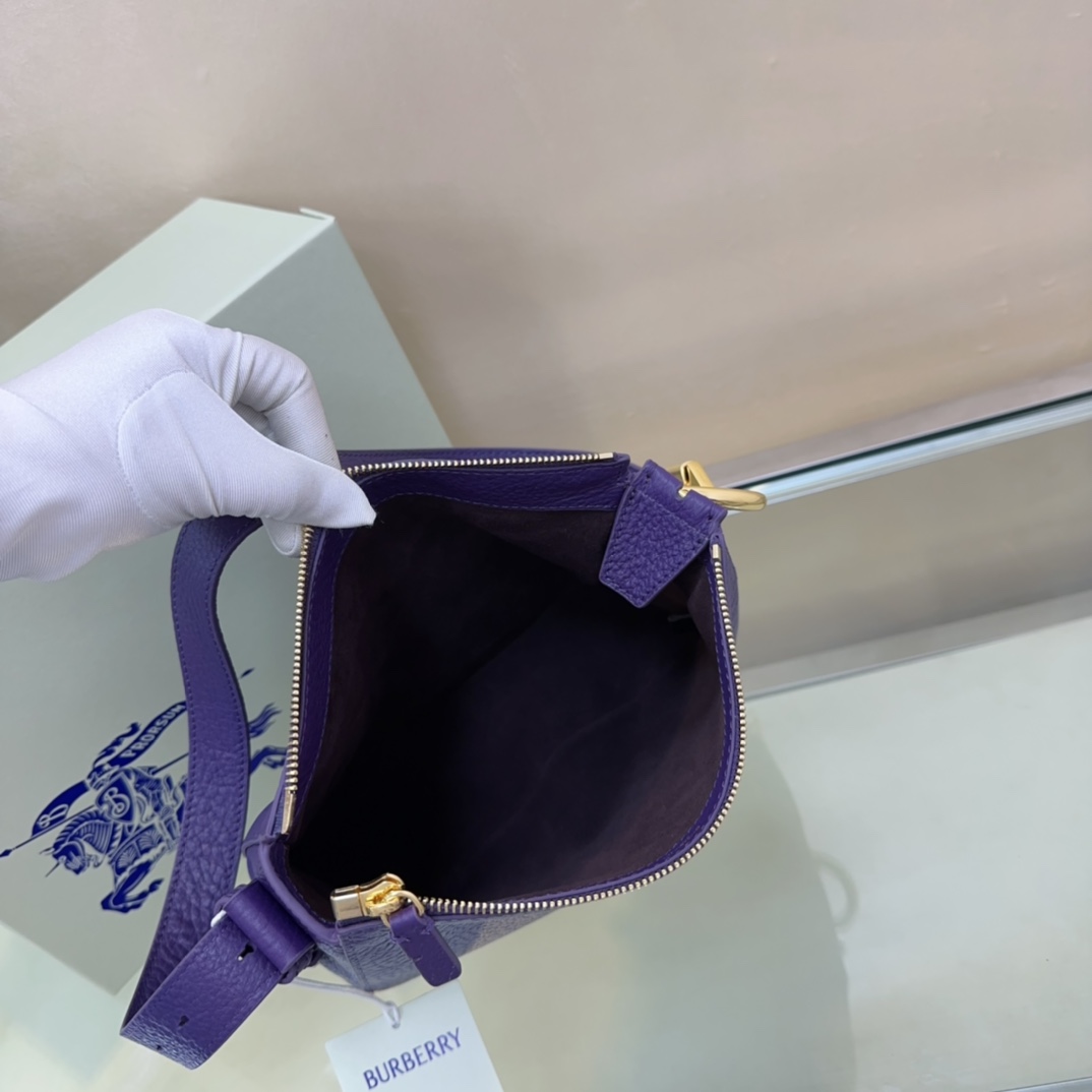 Burberry 553170 (4) 24x×23cm