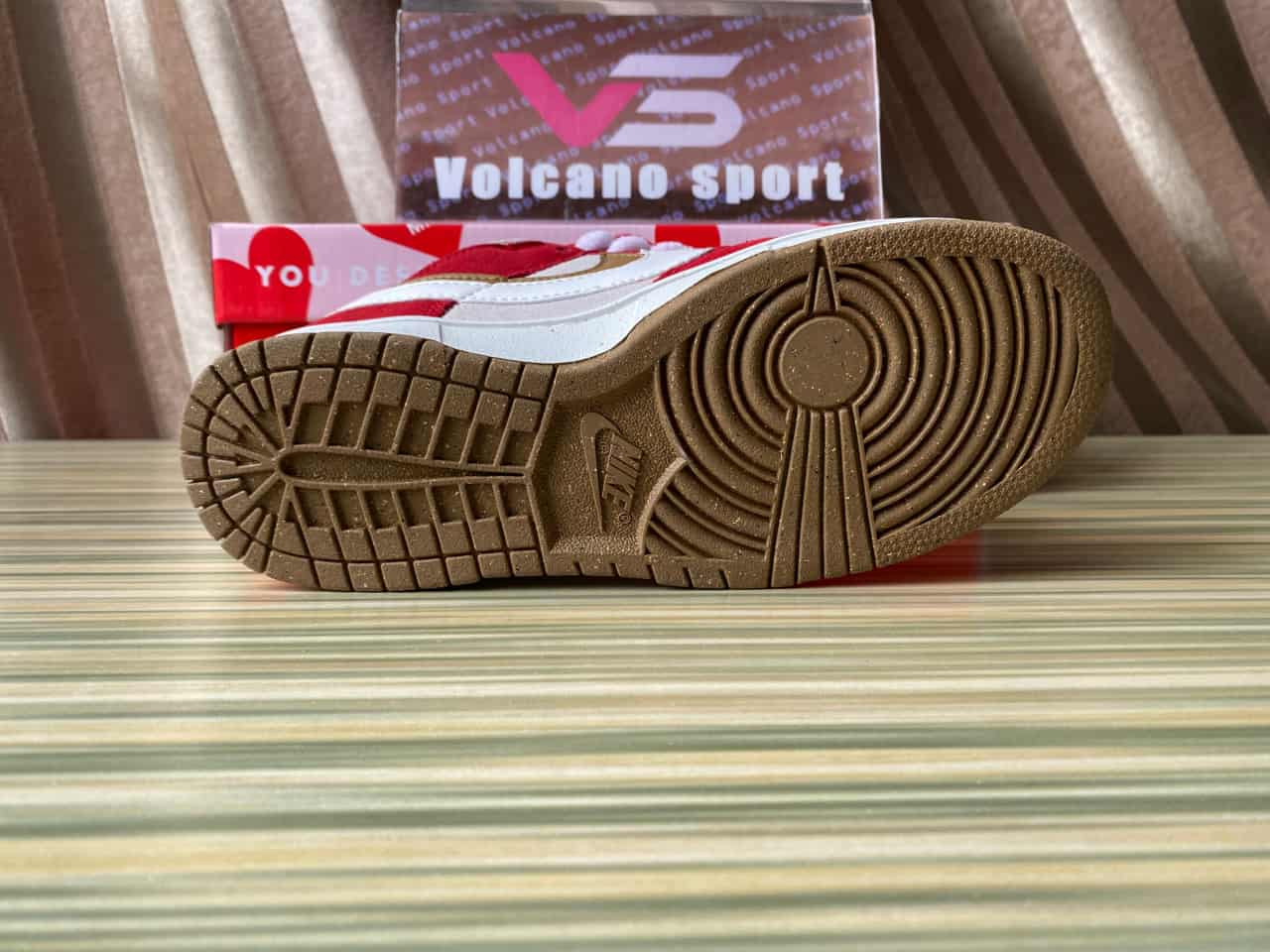 Dunk Low SE 85 Merry Christmas Red/White/Brown DO9457-112