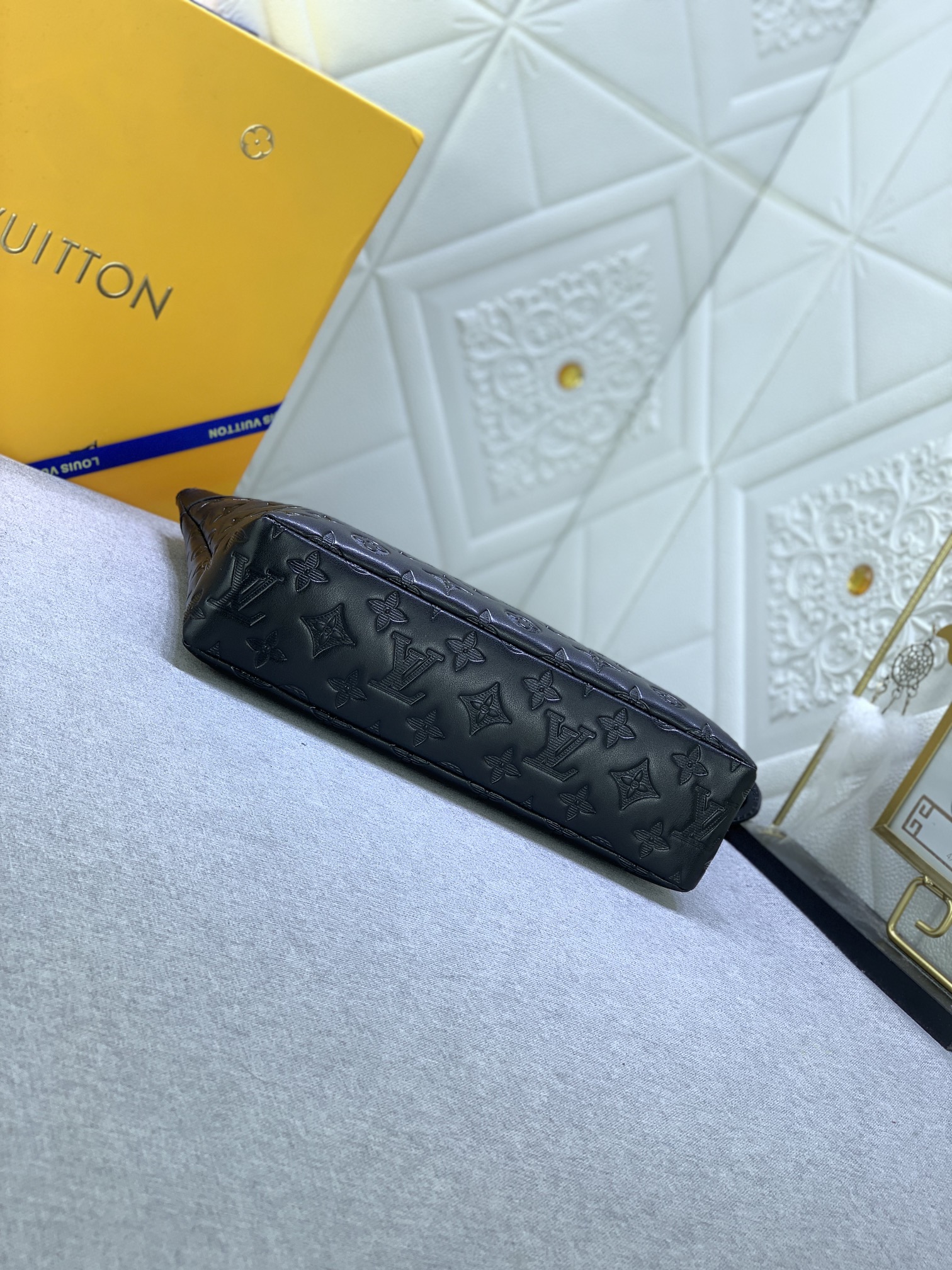 Louis Vuitton pochette voyage souple M82545 (3) 32 x 21 x 8cm