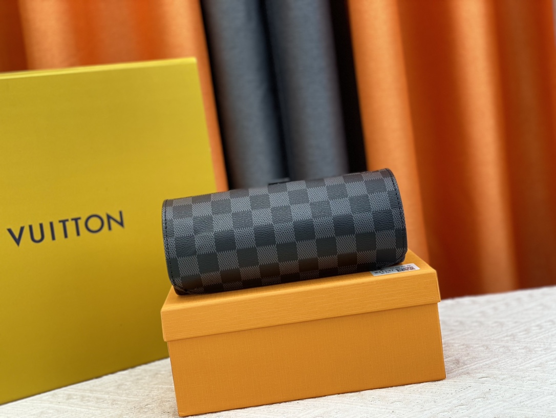 Louis Vuitton M47530 (2) 20 x 8 x 8 cm