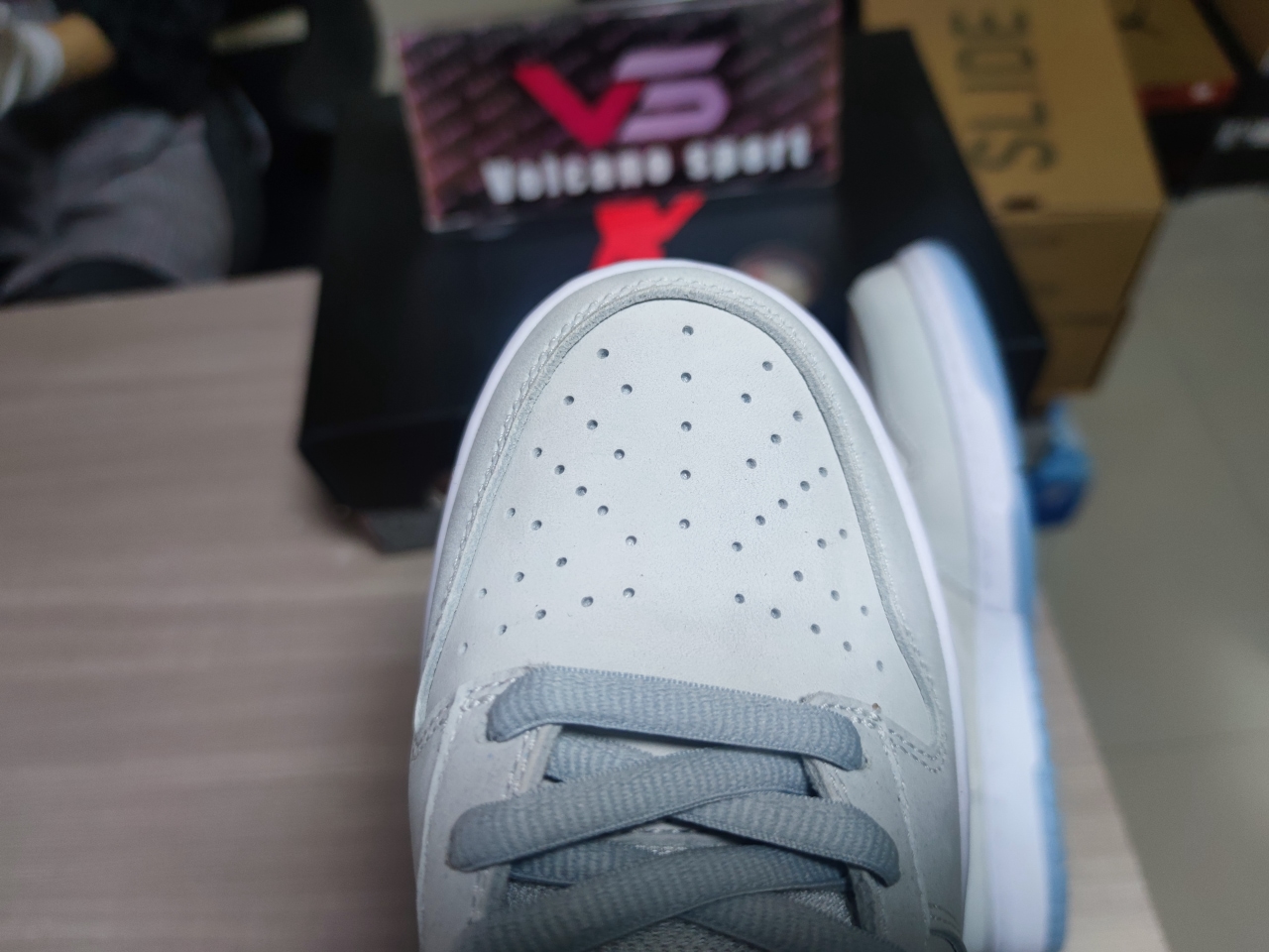 SB Dunk Low White Lobster FD8776-100