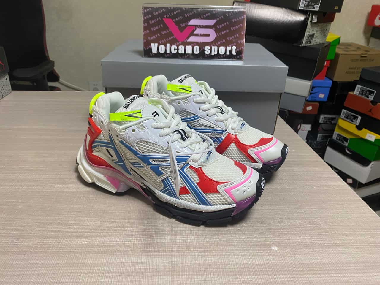 Bale*ciagaLace-Up Runner Sneakers