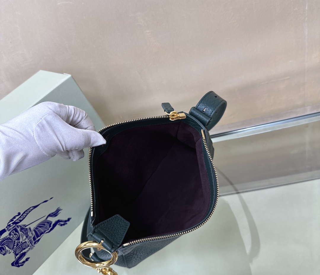 Burberry 553170 (3) 24x×23cm