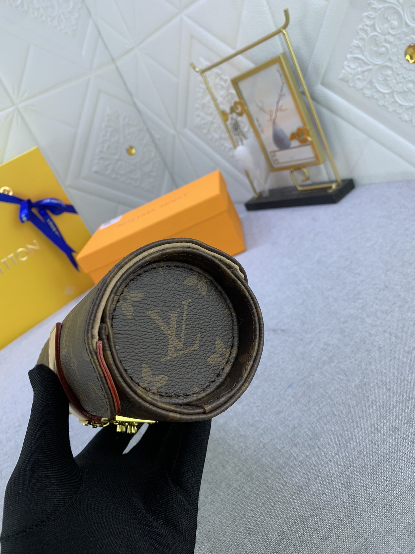 Louis Vuitton M10147 20 x 8 x 8 cm