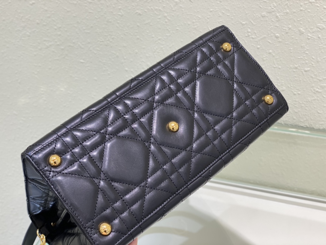 Dior 30 Montaigne 2 (33) 30cm