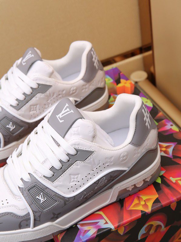Louis Vuitton Trainer White Signature