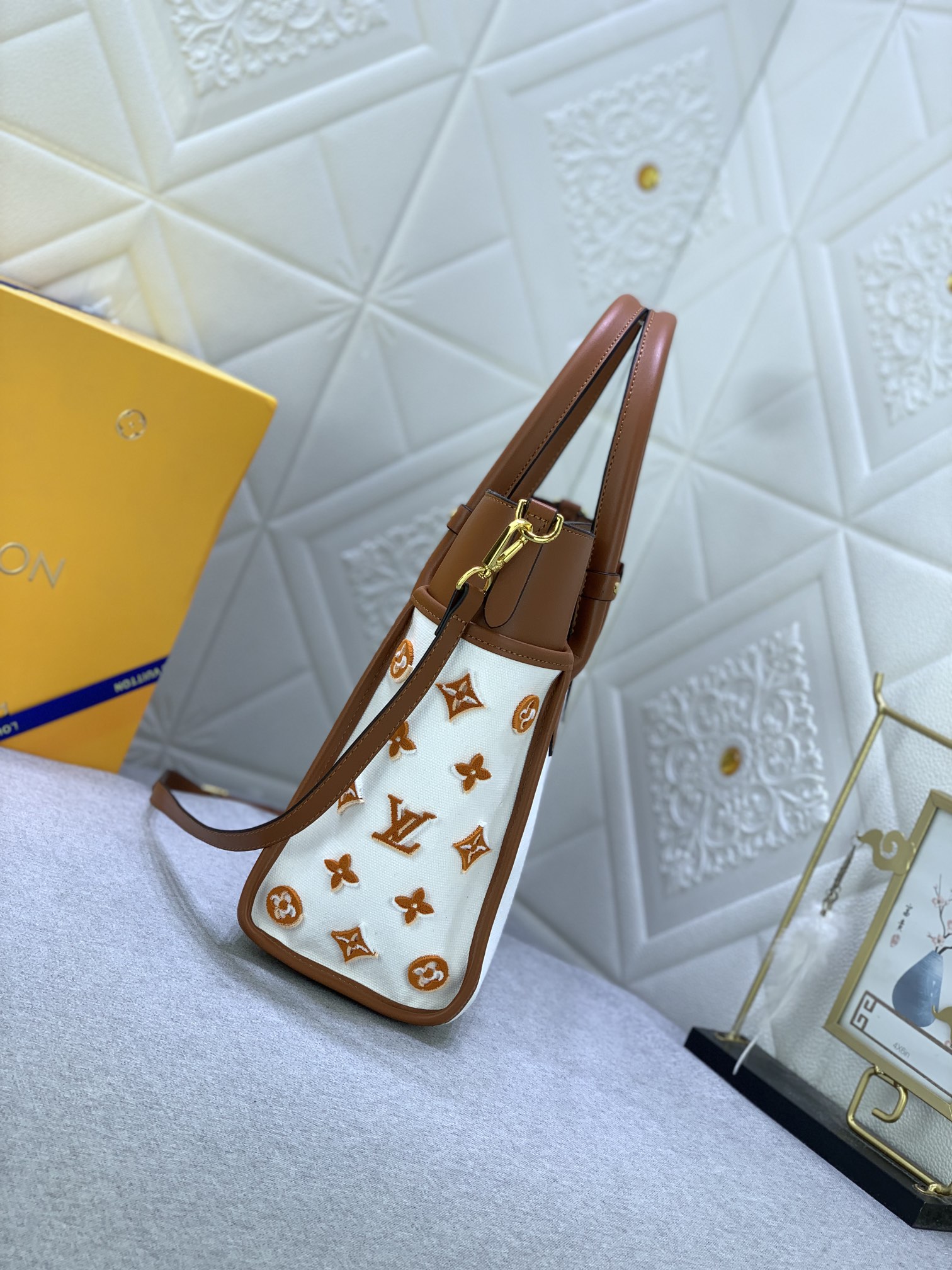 Louis Vuitton On My Side M59842 30.5 x 24.5 x 14cm