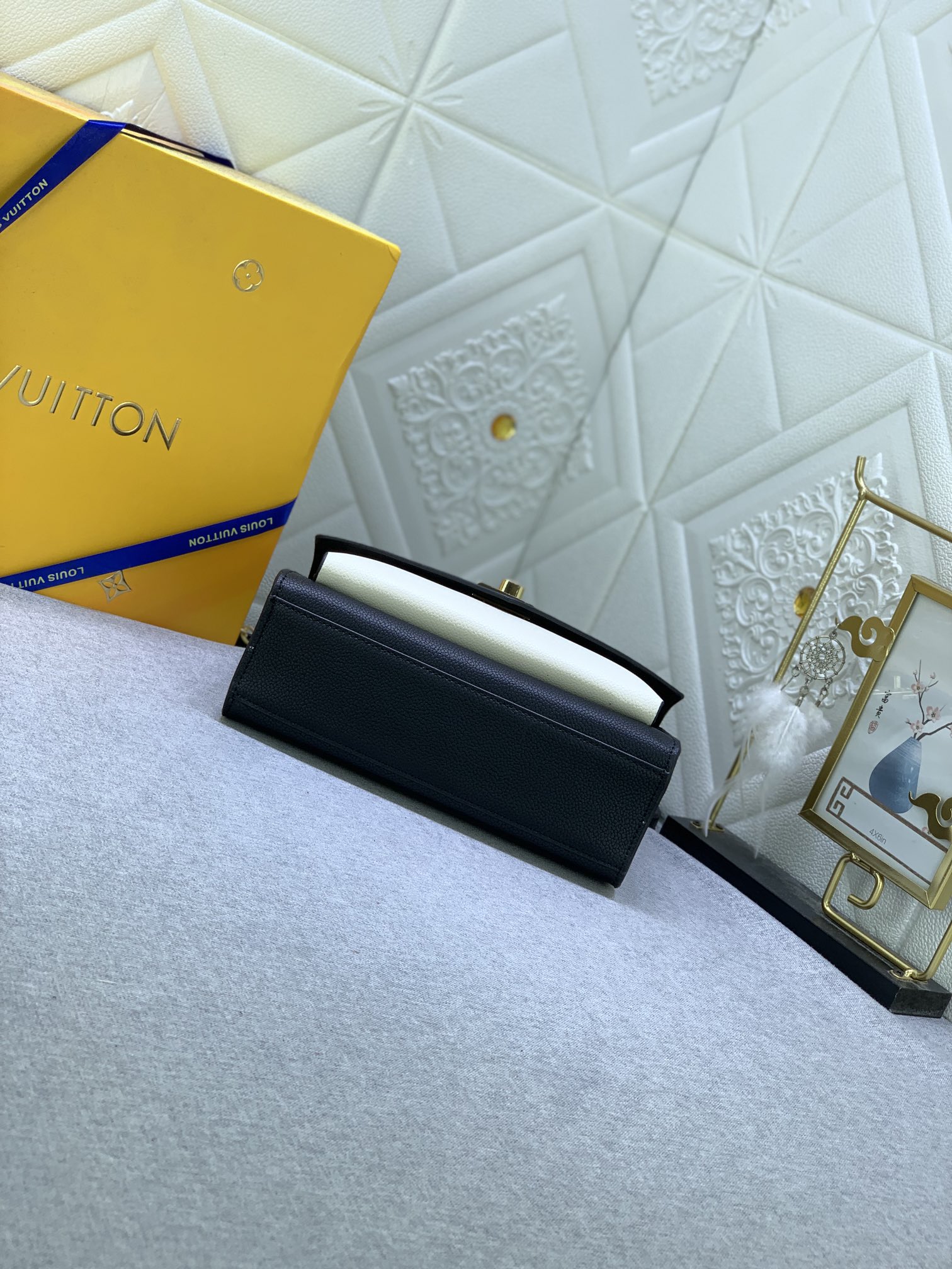 Louis Vuitton Mylockme BB M51418 22.5 x 17.0 x 5.5cm