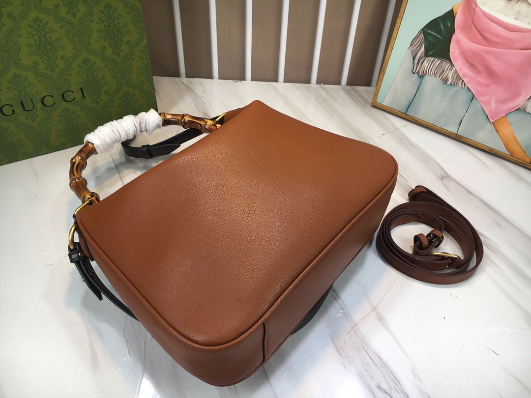 Gucci Diana 746124 30x 23x 6.5cm