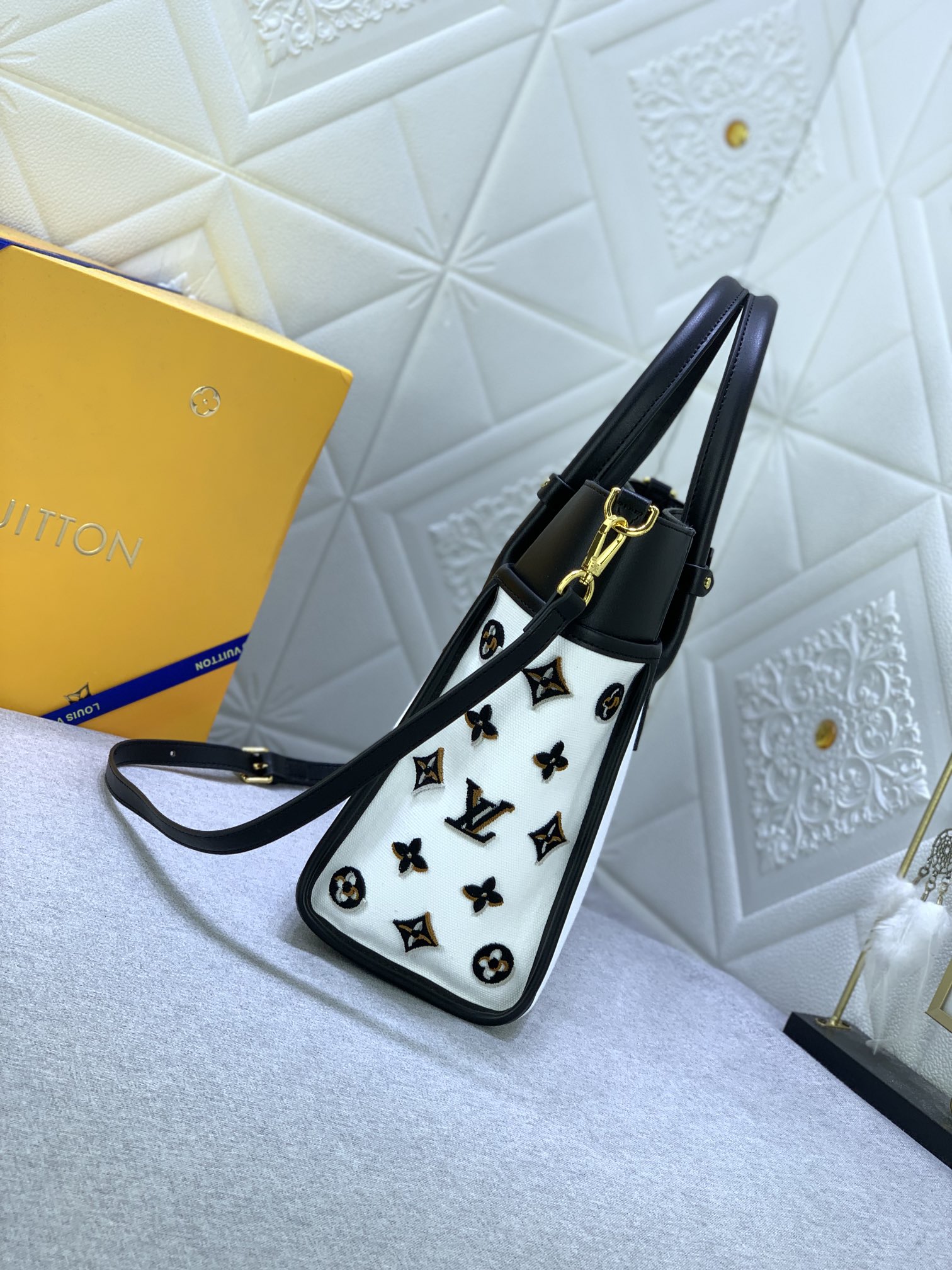 Louis Vuitton On My Side M59842 (2) 30.5 x 24.5 x 14cm