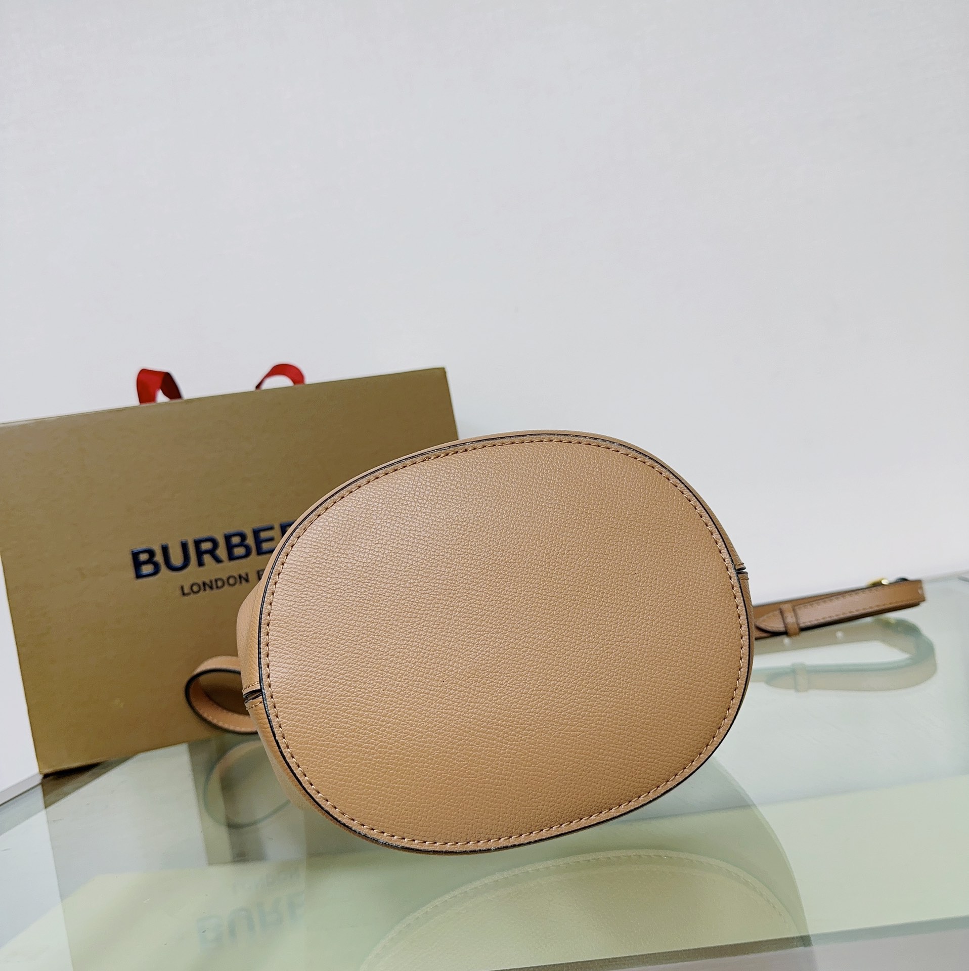 Burberry 158135 (7) 18.5 x 15 x 23.5cm