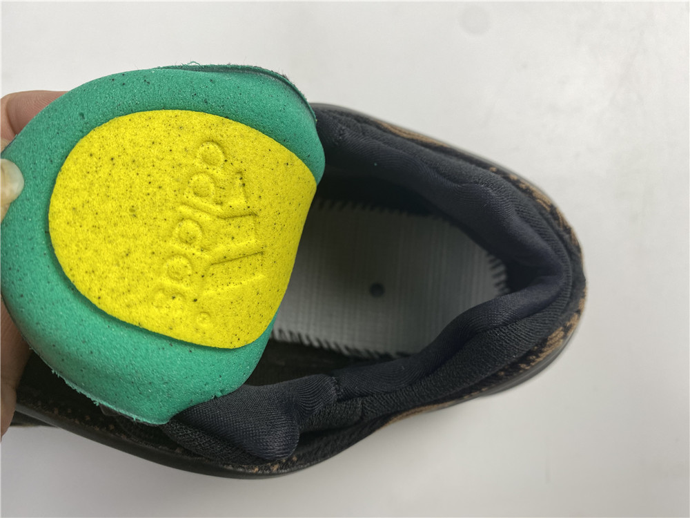 adidas Yeezy 700 V3Clay Brown