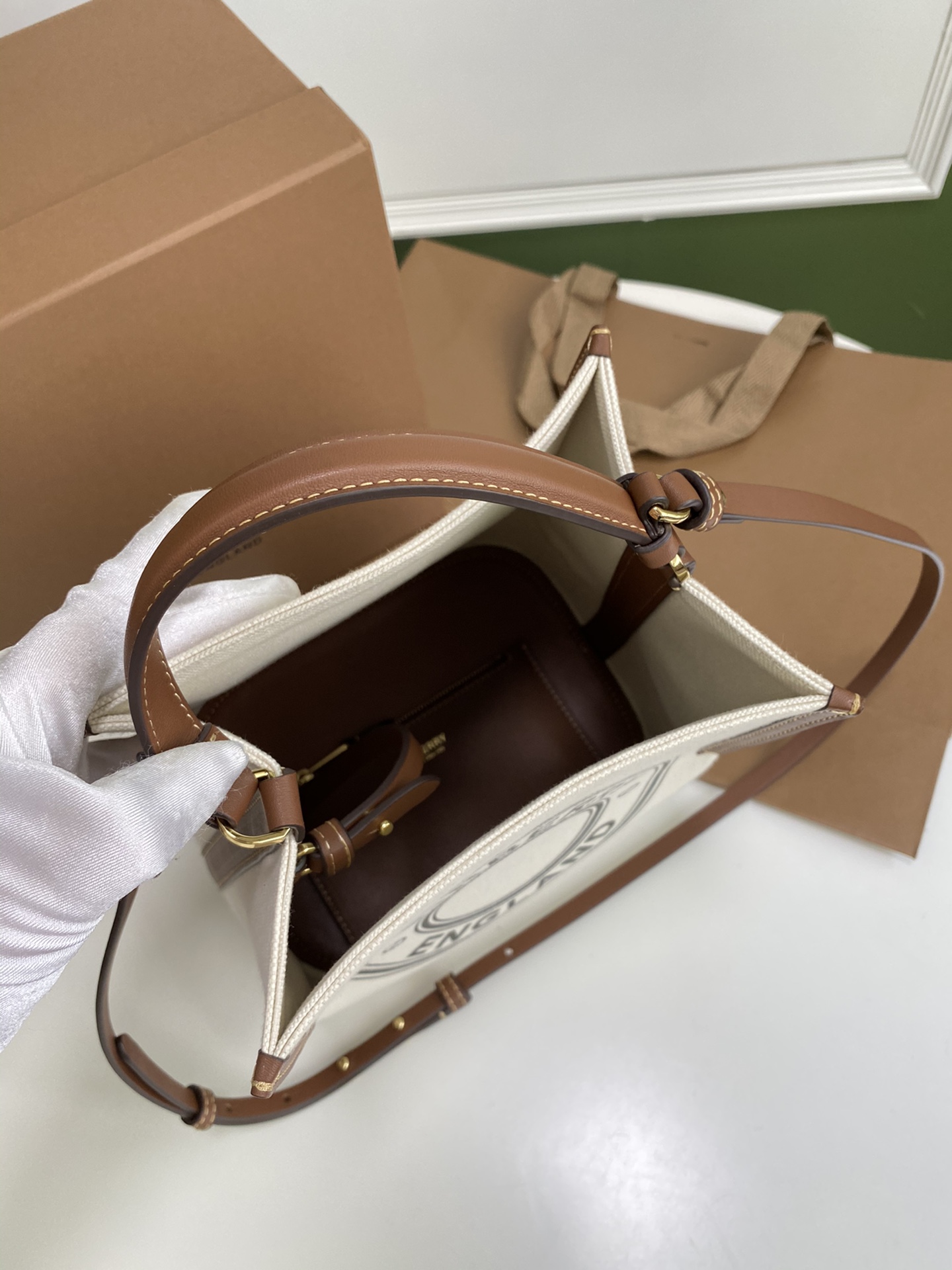 Burberry 949160 21 x 16.5 x 25cm