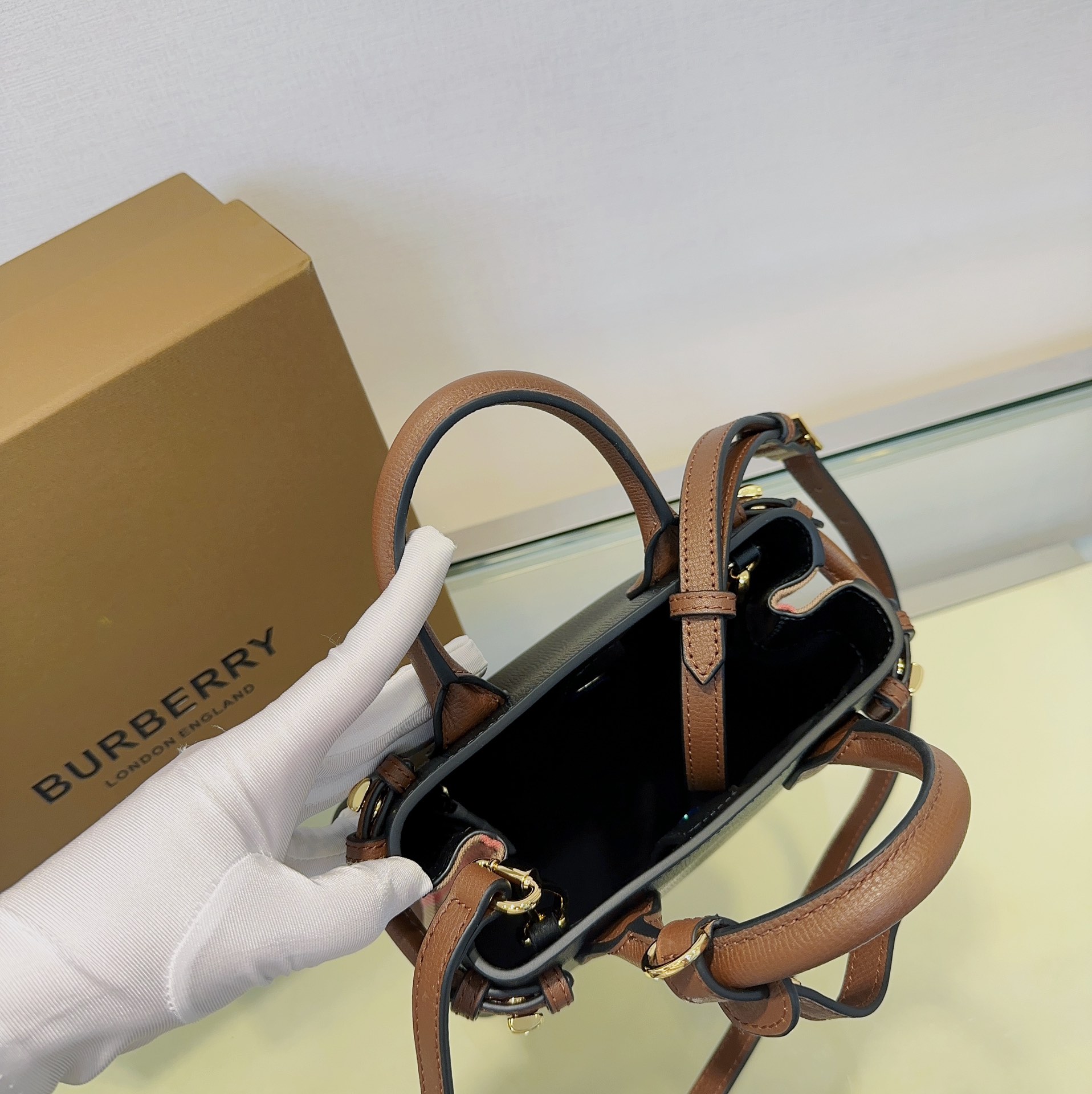 Burberry The Banner 7121 (4) 22 x 12 x 17cm