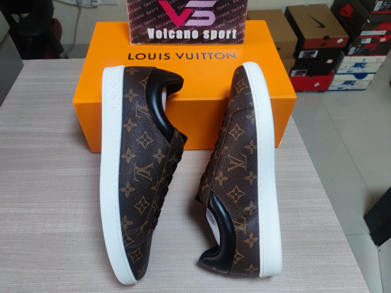 LV classic print shoes