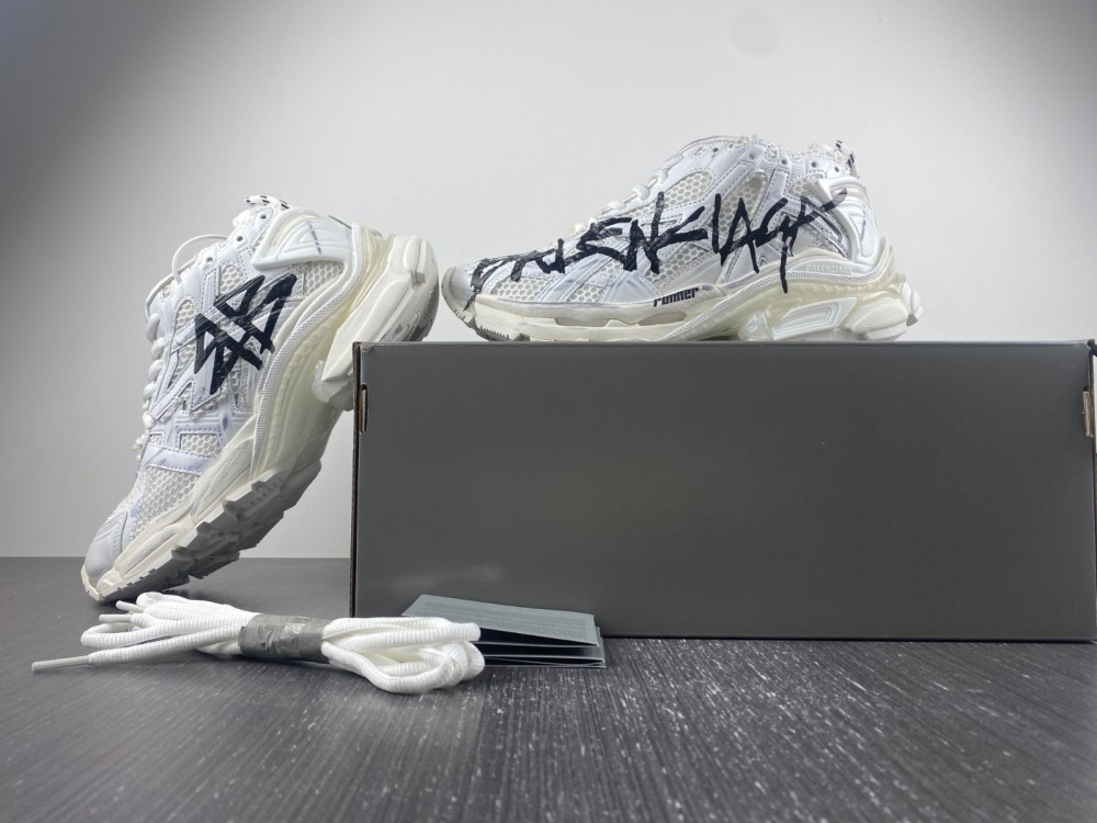 Balenciaga Runner Graffiti