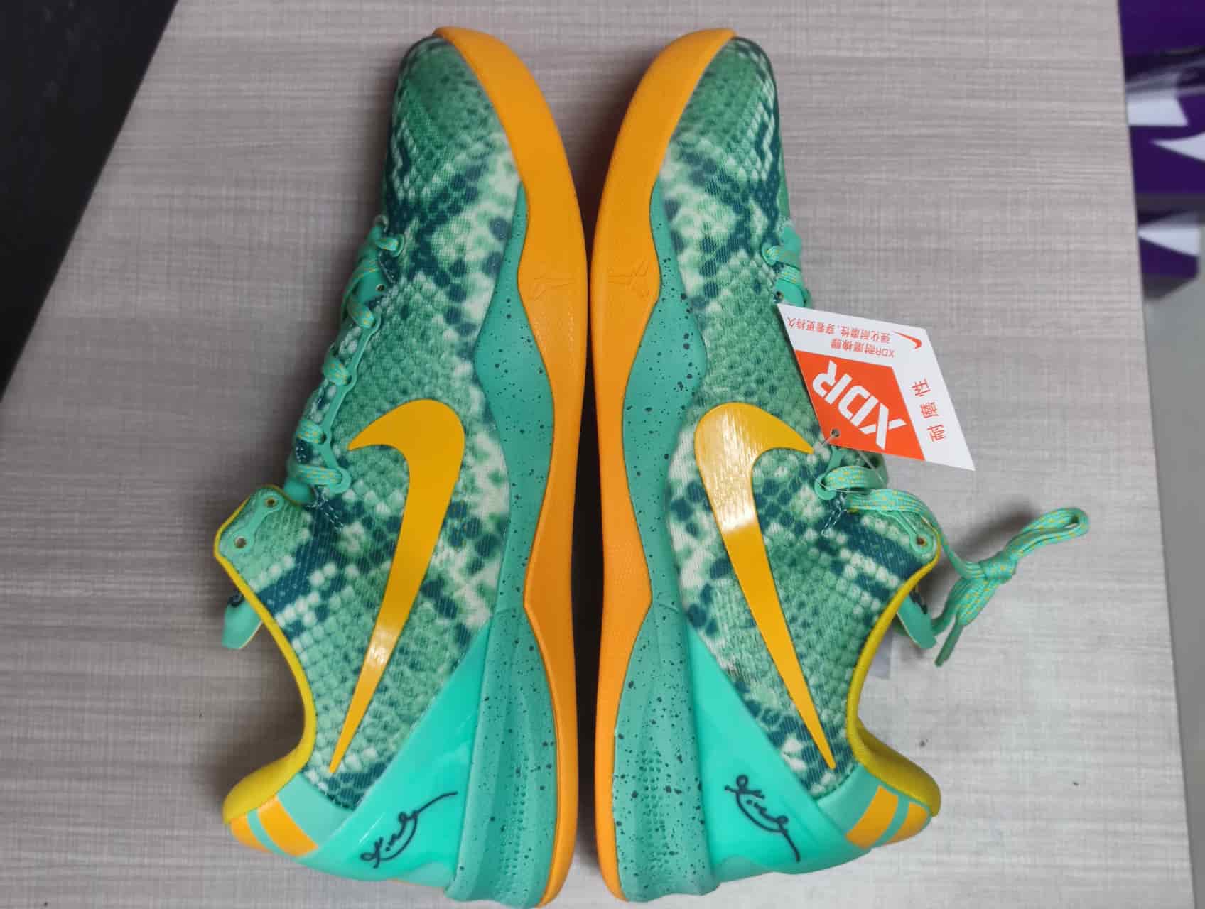 Kobe 8 System Green Glow Laser Orange 555035-304