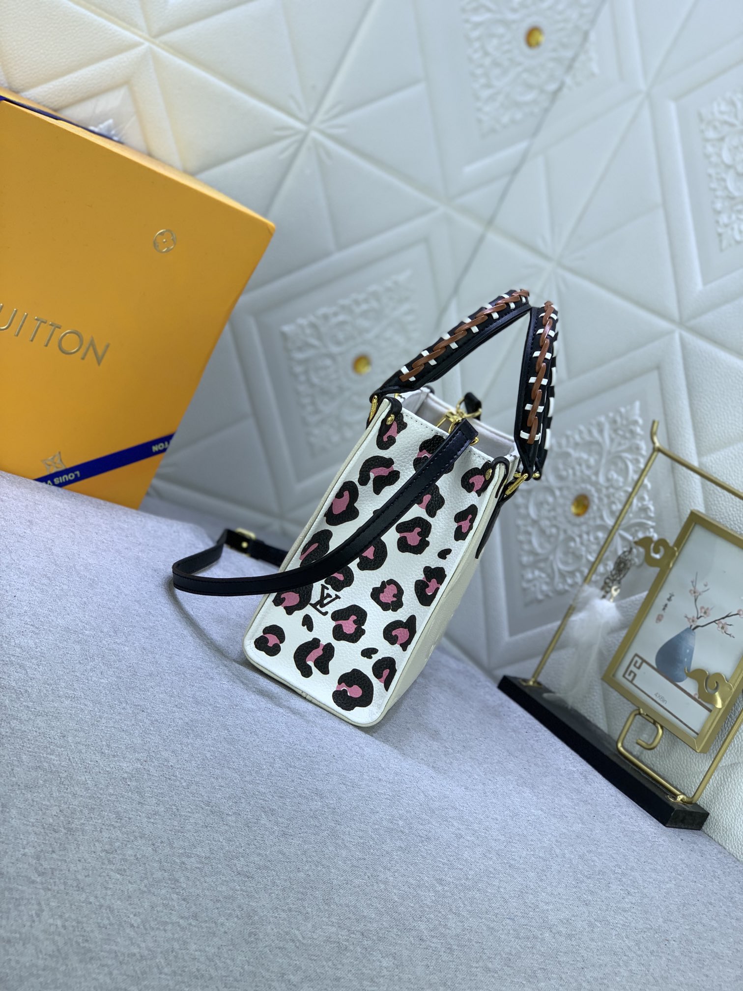 Louis Vuitton CRAFTY ONTHEGO M45373 25x19x11cm