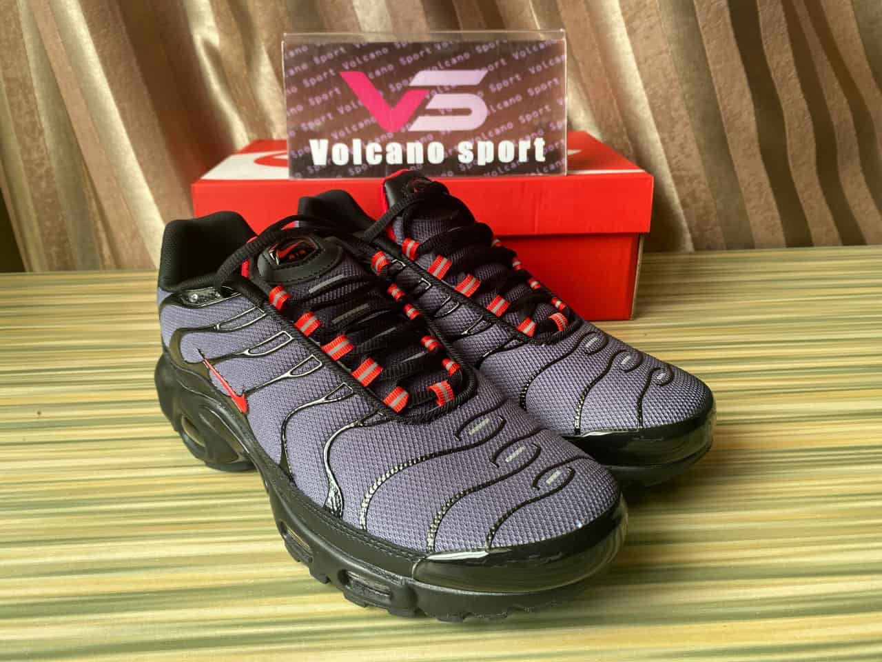 Nike Air Max Plus Black Gradient Red CI2299-001