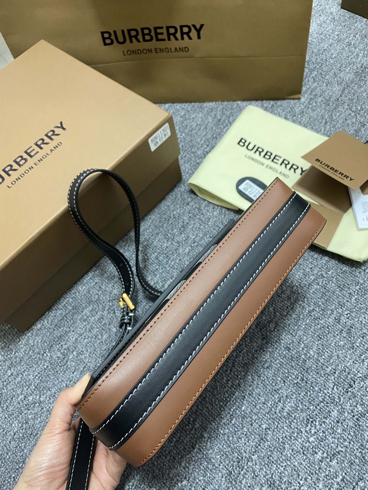 Burberry 130158 24 x 5.5 x 17.5cm