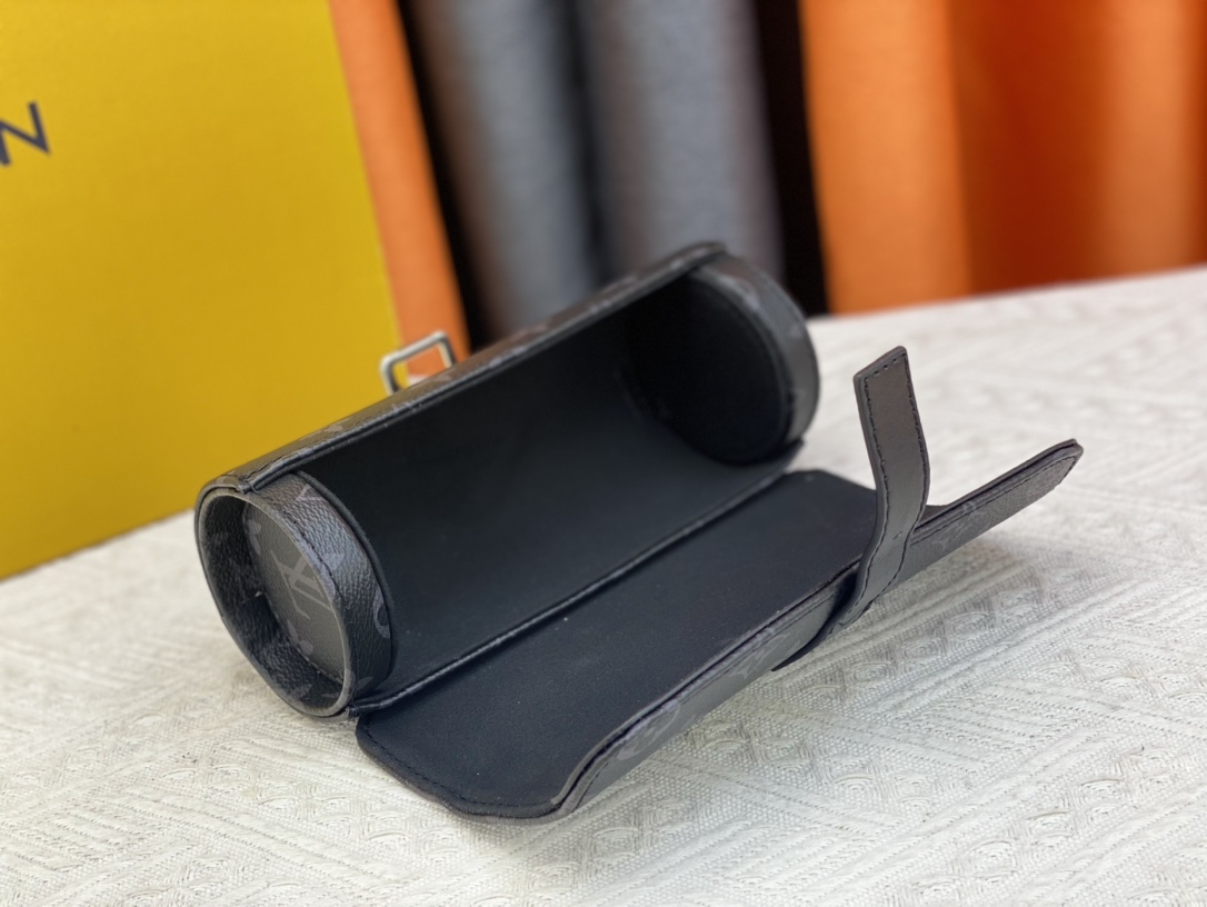 Louis Vuitton M47530 (4) 20 x 8 x 8 cm