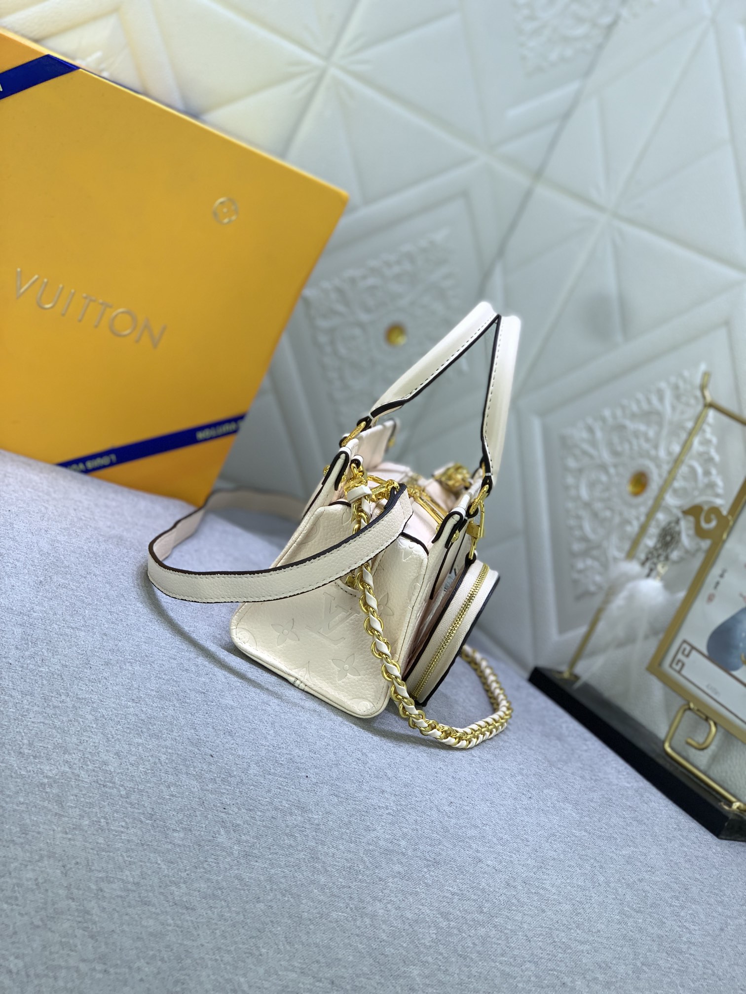 Louis Vuitton OnTheGo East West M23640 25 x 13 x 10cm