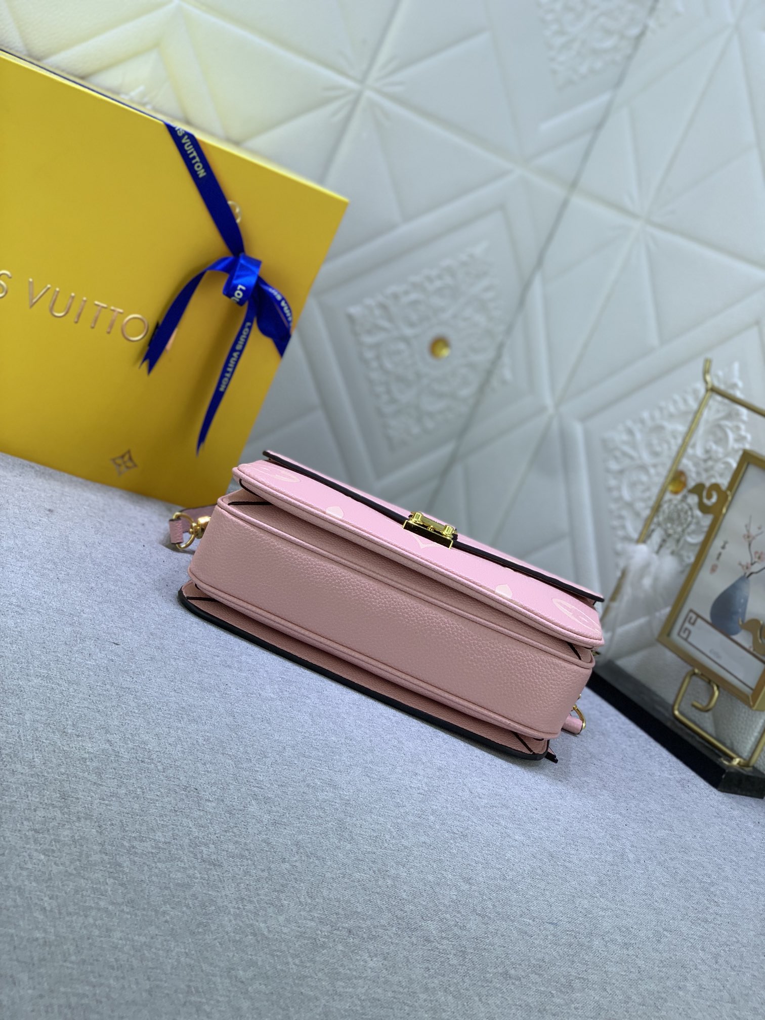 Louis Vuitton Pochette Metis M46302 (3) 25 x 19 x 7cm