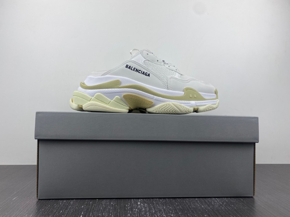 BALENCIAGA TRIPLE 755686 W3SM2 9097