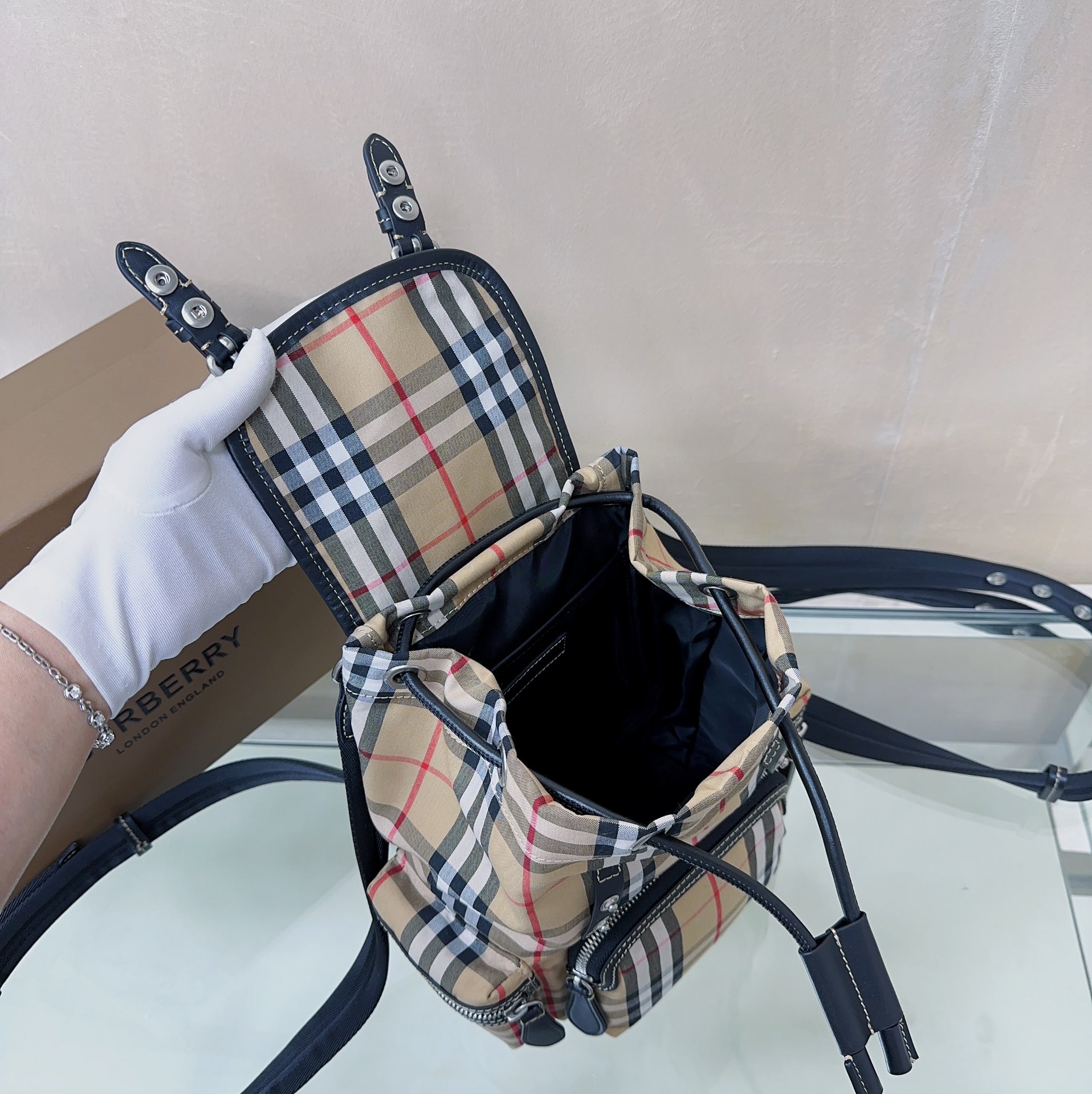 Burberry (24) Rucksack 16x26x16cm