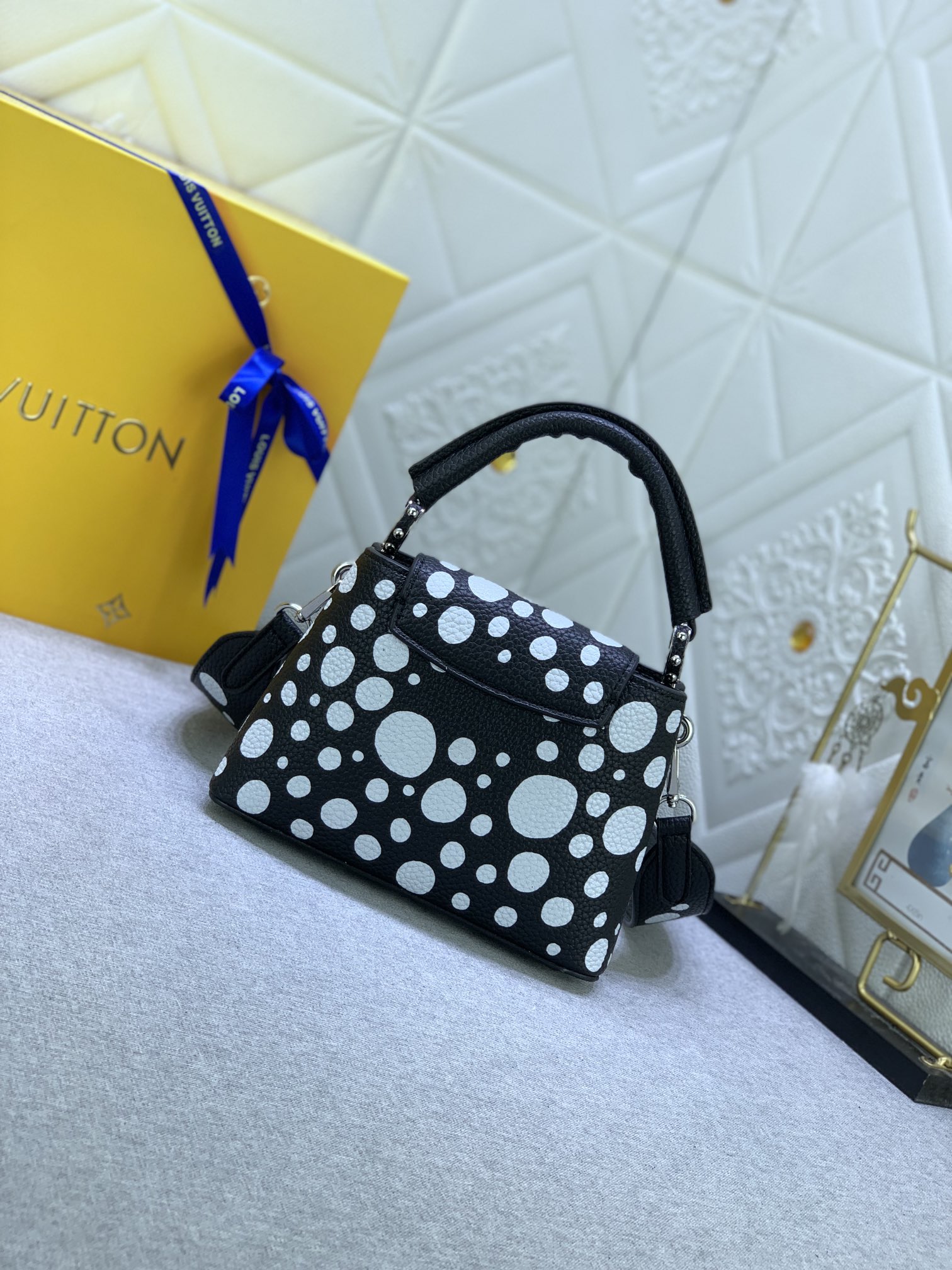 Louis Vuitton x YK Capucines M21663 (8) 21x14x8cm
