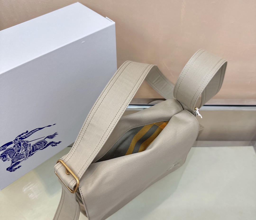 Burberry24 (6) Trench 25 x 8 x 16cm