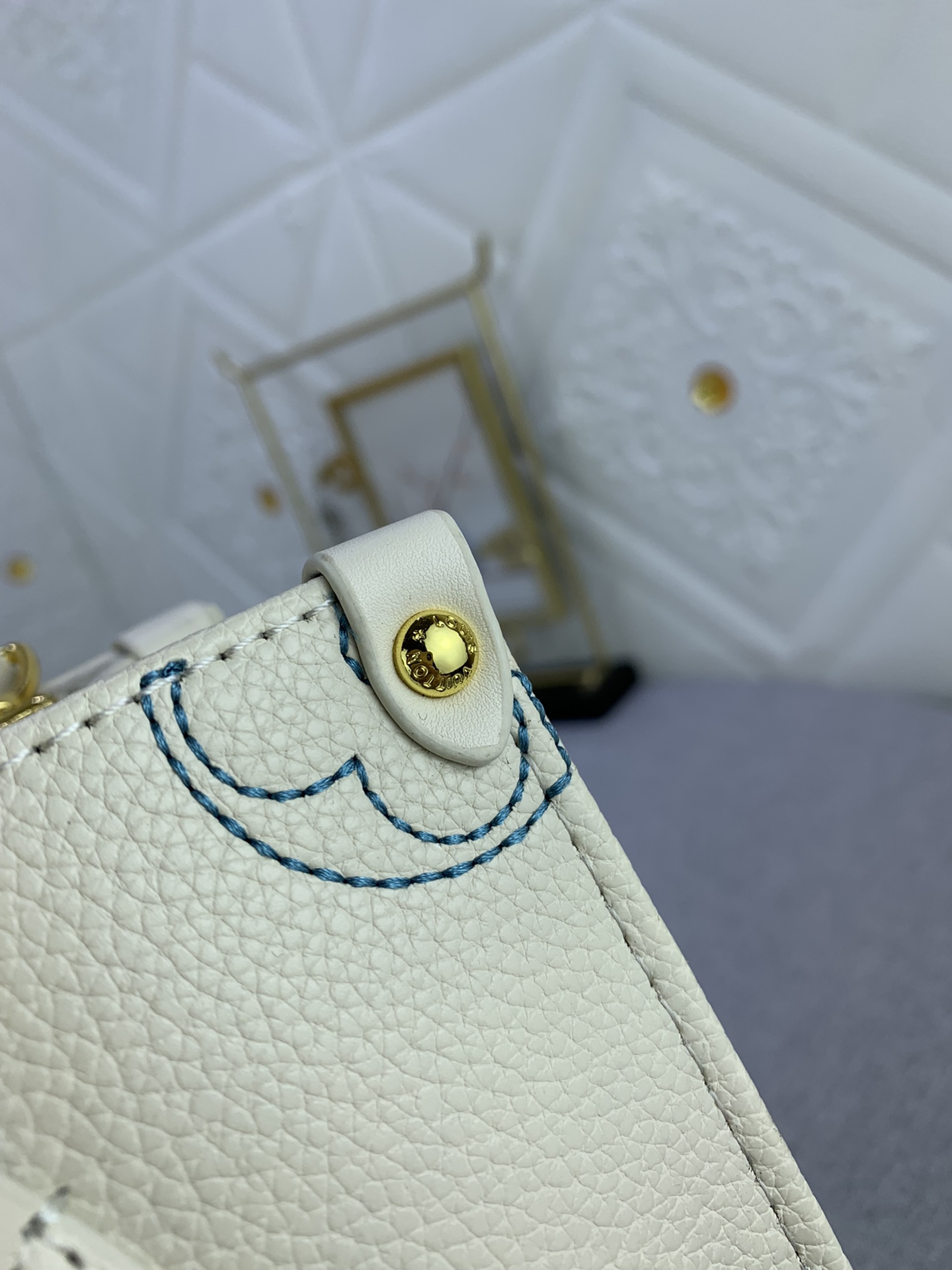 Louis Vuitton Academy M46629 25x19x11.5cm